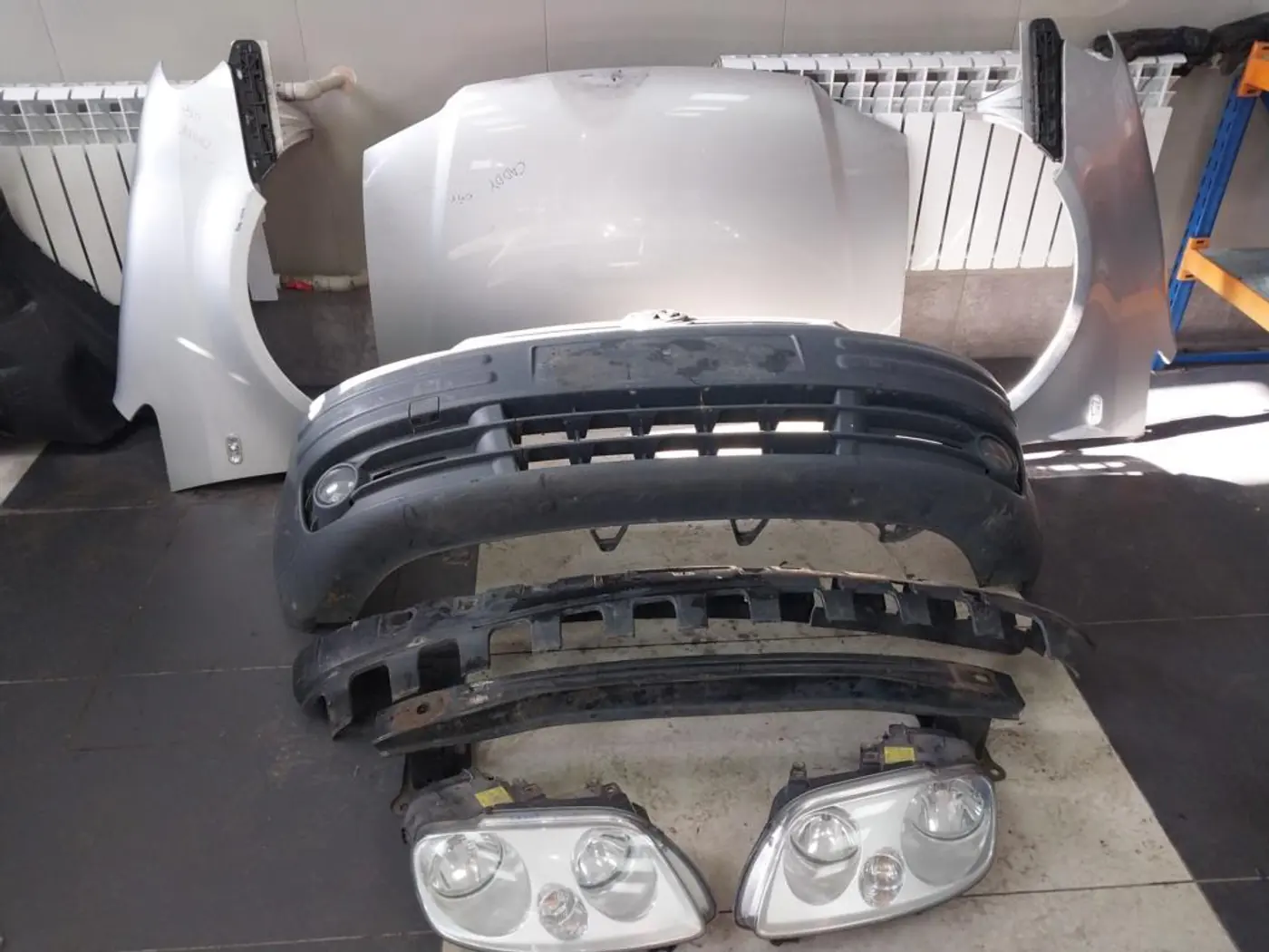 Крыло переднее левое к Volkswagen Caddy 2005