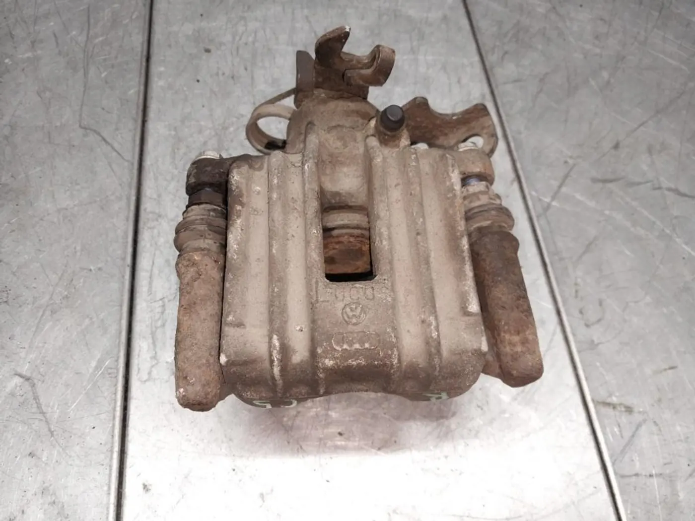 Суппорт задний правый к Audi A4 1999