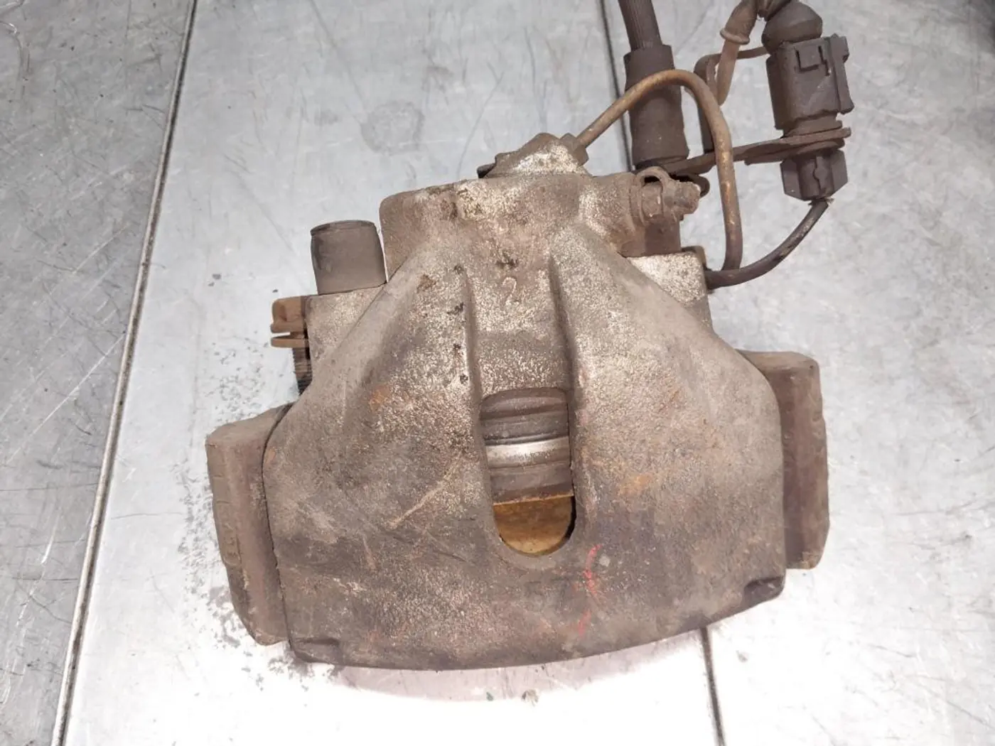 Суппорт передний правый к Audi A4 2001