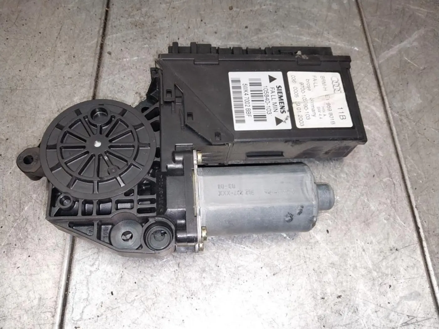 Моторчик стеклоподъемника к Audi A4 2003