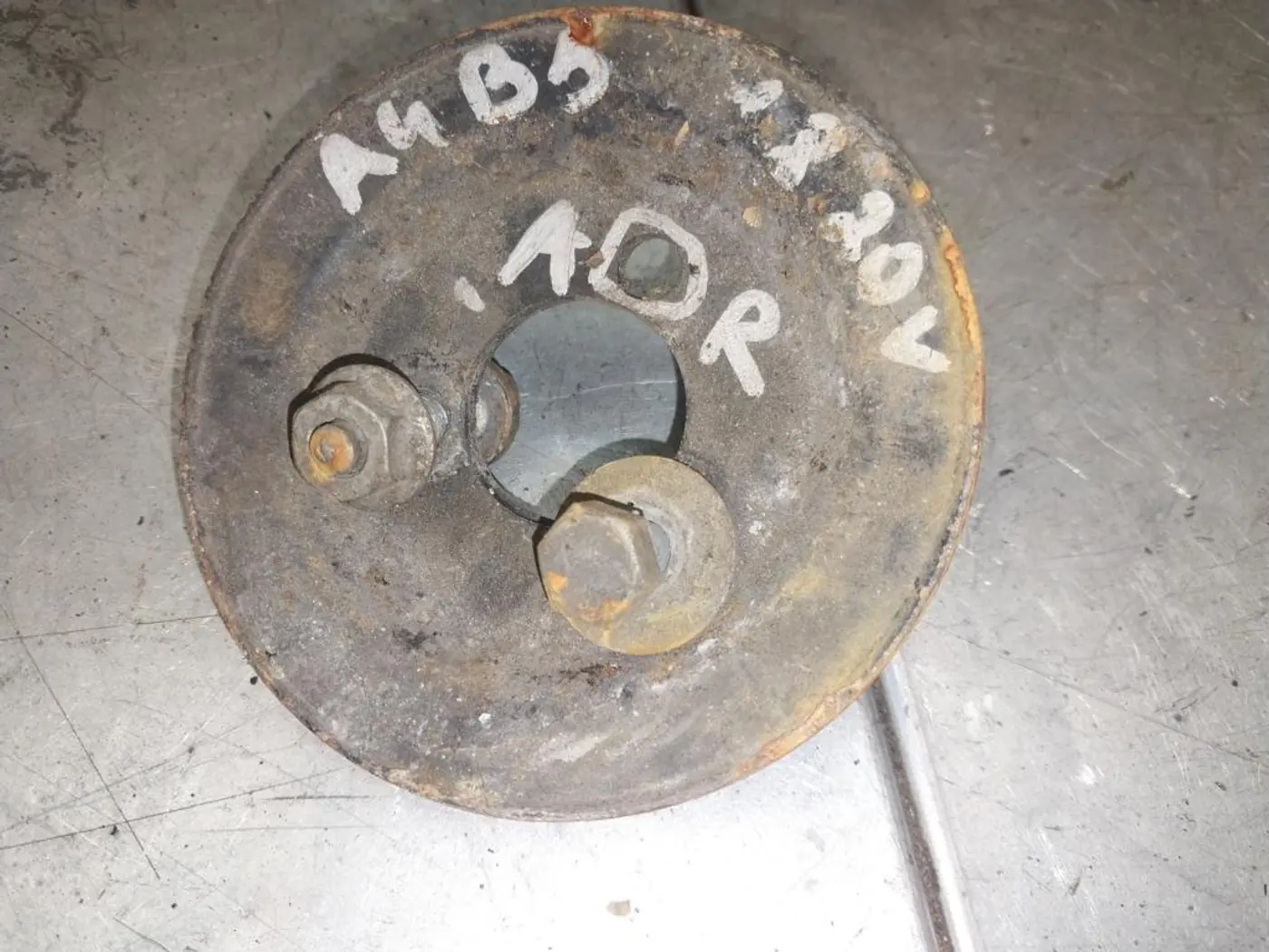 Шкив помпы к Volkswagen Passat 1996