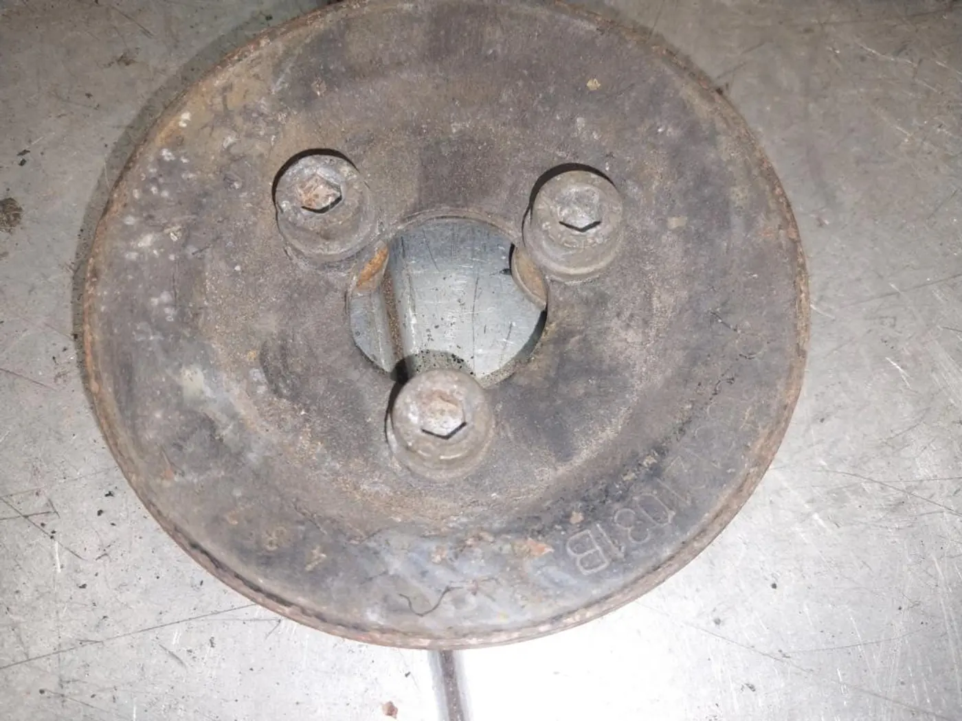 Шкив помпы к Volkswagen Passat 1996