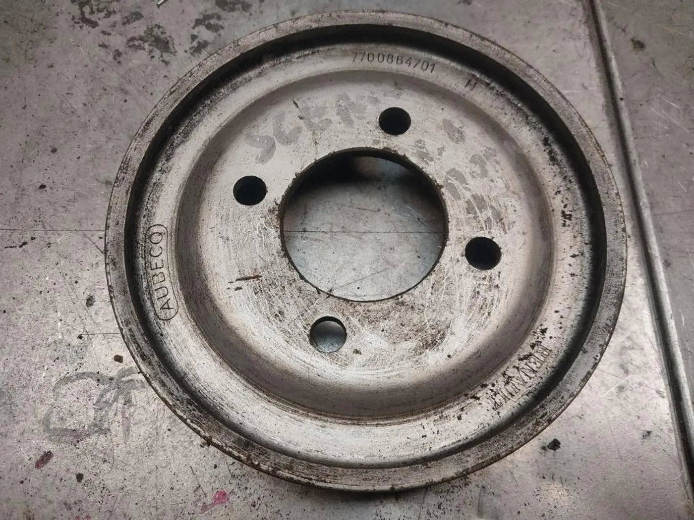 Шкив помпы к Renault Megane 2003