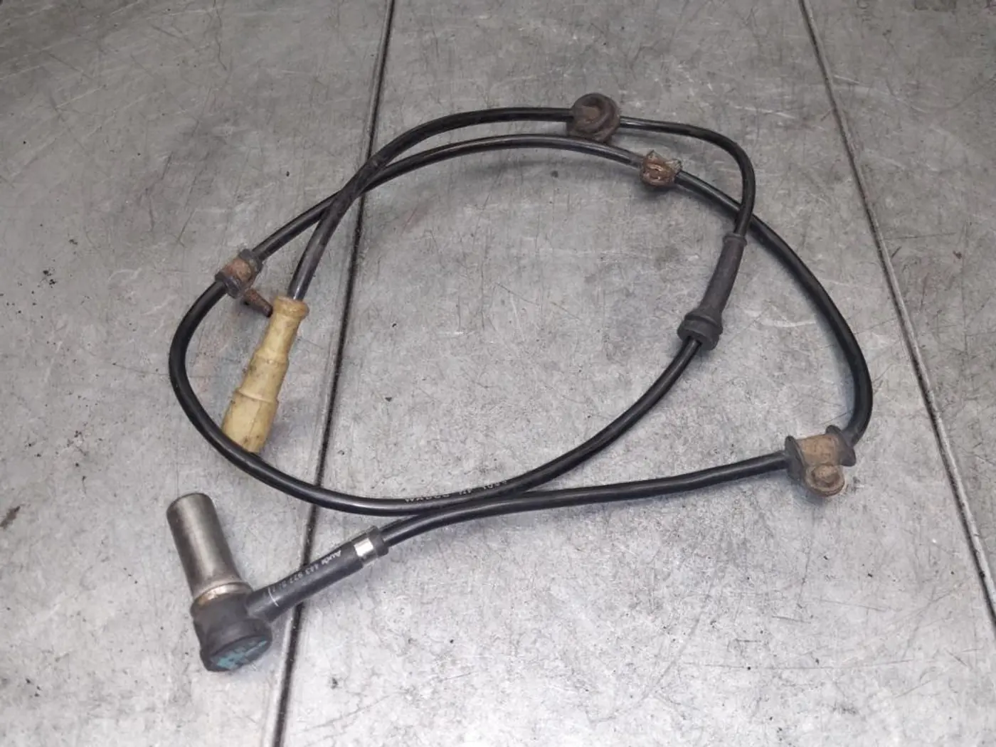 Датчик ABS к Audi 200 1986