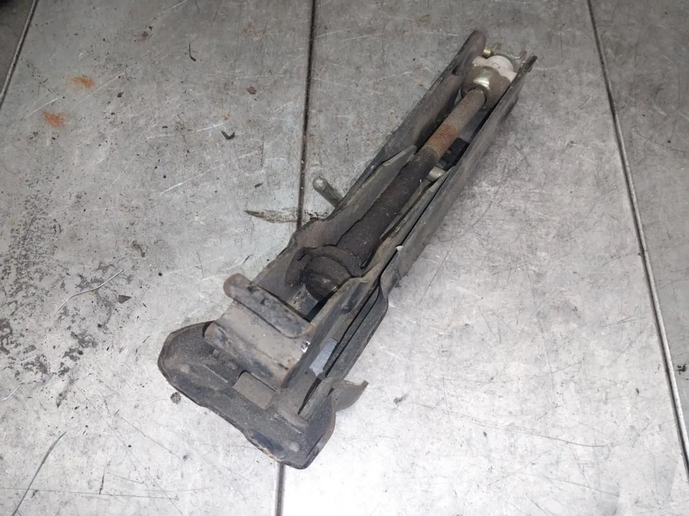 Домкрат к Volvo S60 2002