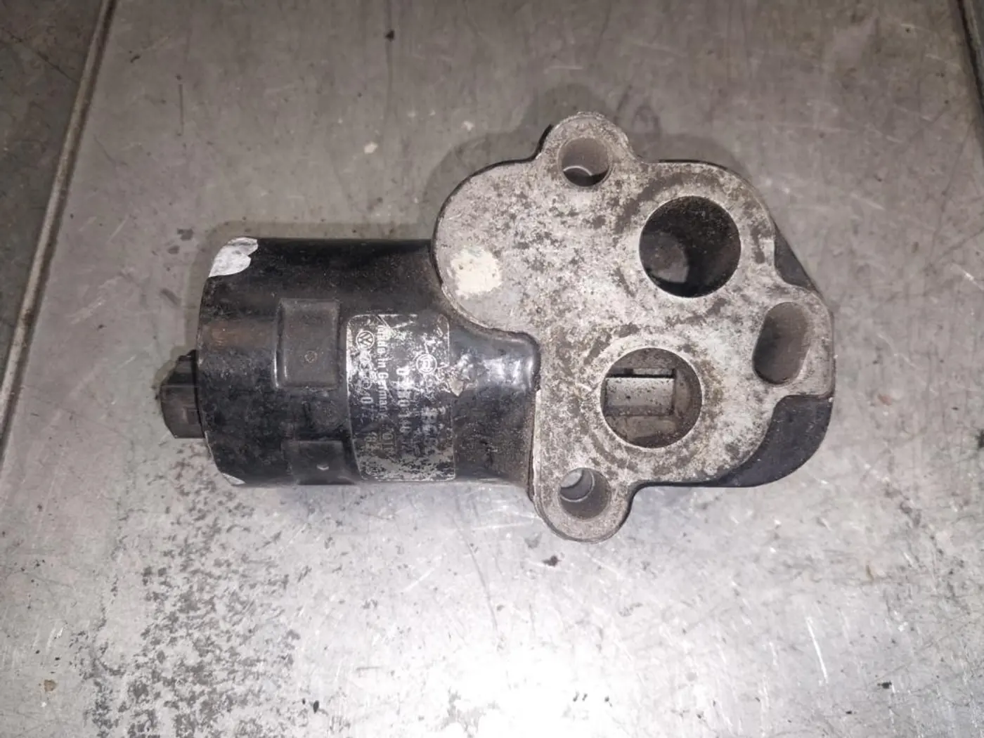 Клапан холостого хода к Audi V8 1994