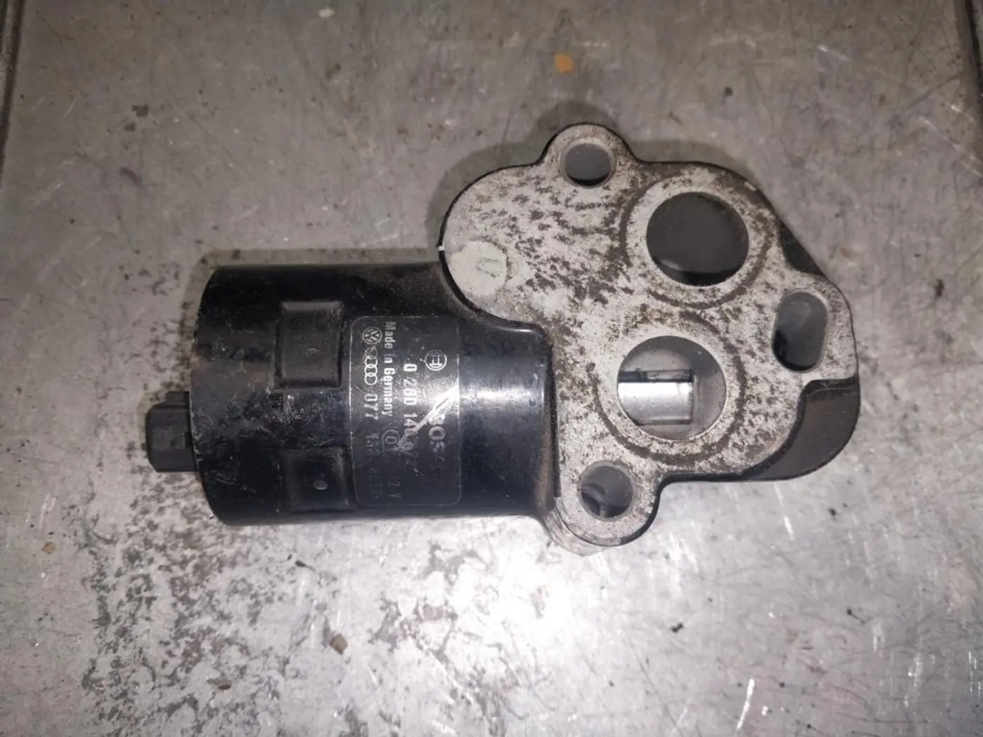 Клапан холостого хода к Audi V8 1994
