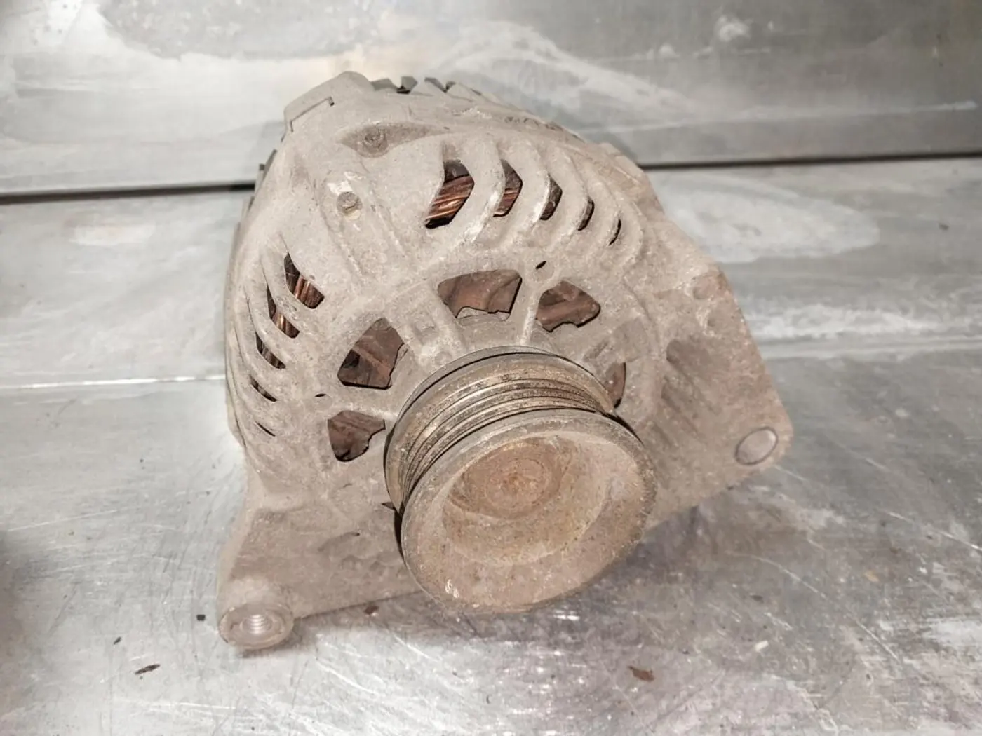 Генератор к Audi A4 2004