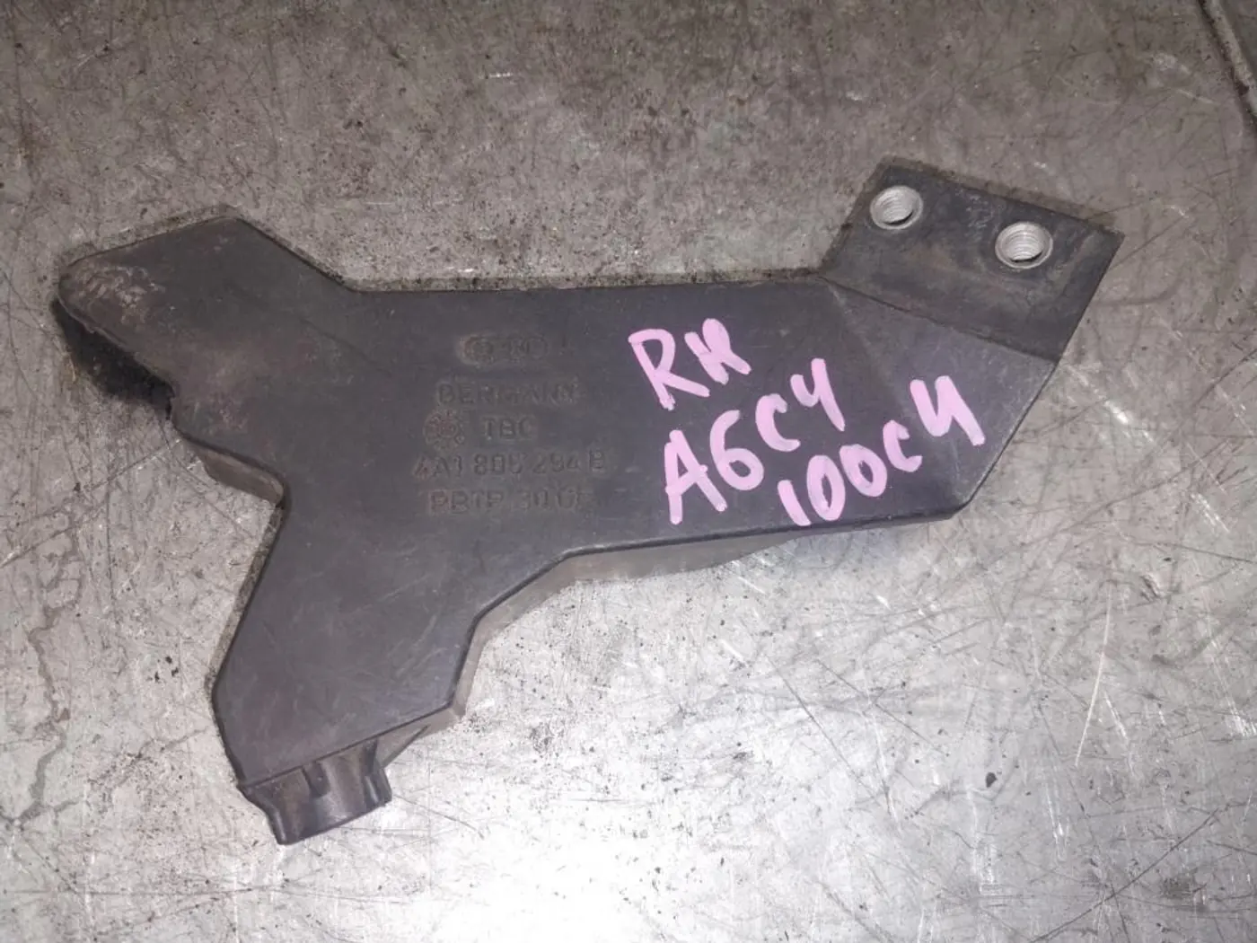Кронштейн к Audi A6 1994