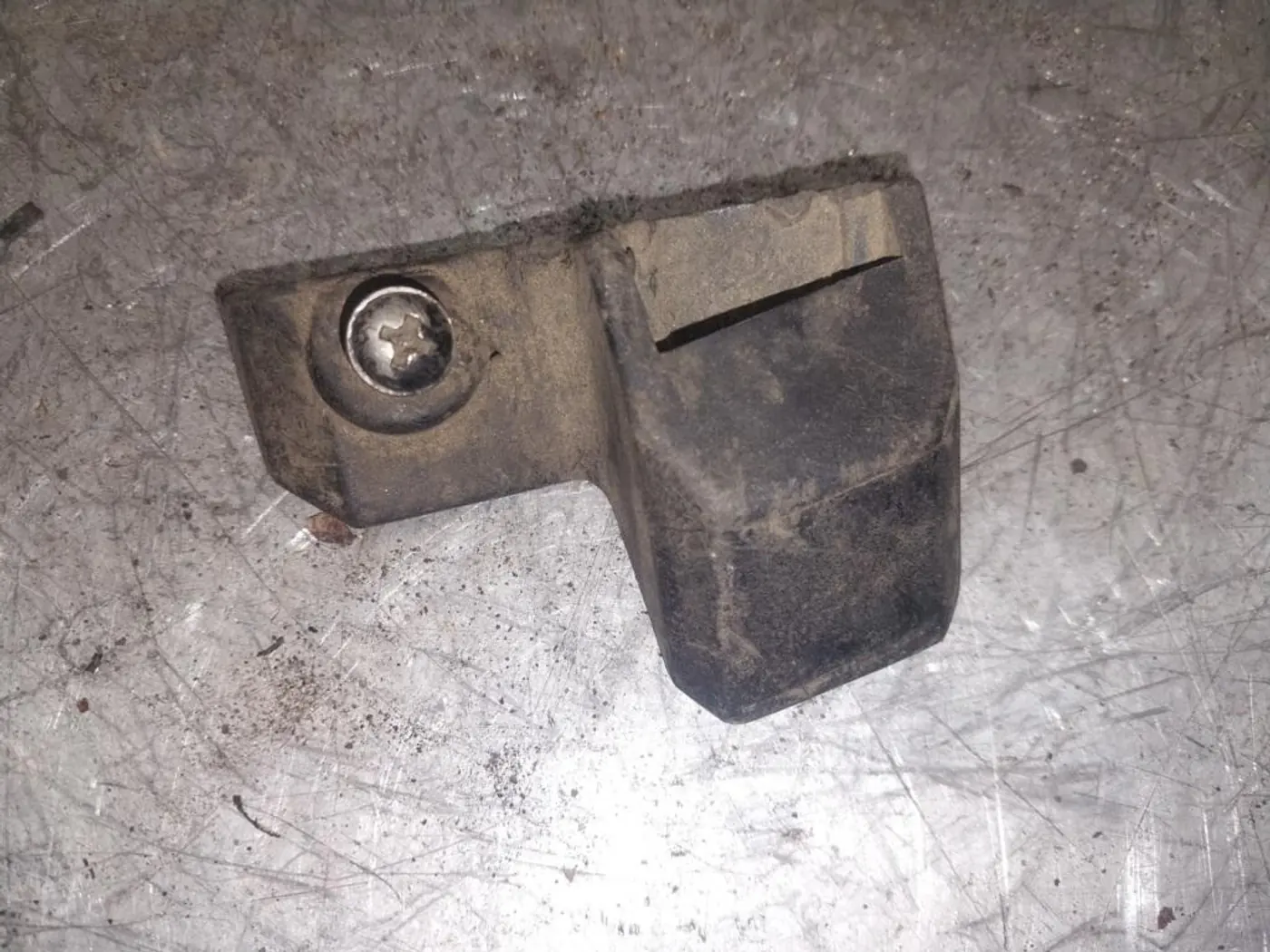 Кронштейн к Audi A6 1995