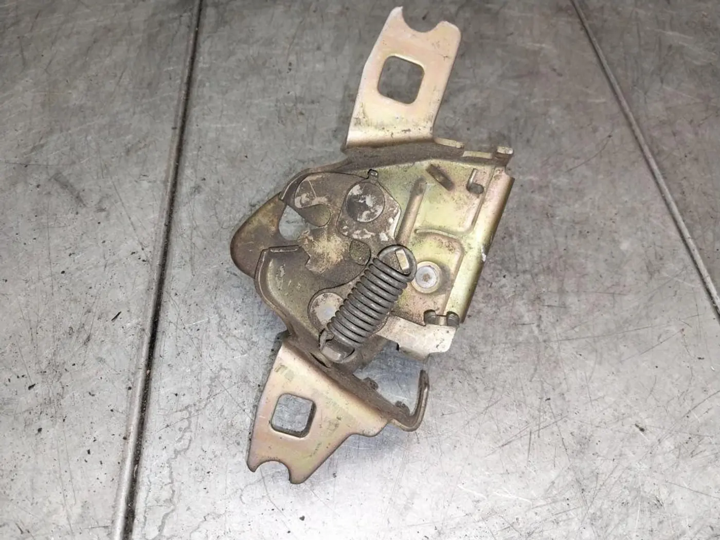 Замок капота к Volkswagen Vento 1995