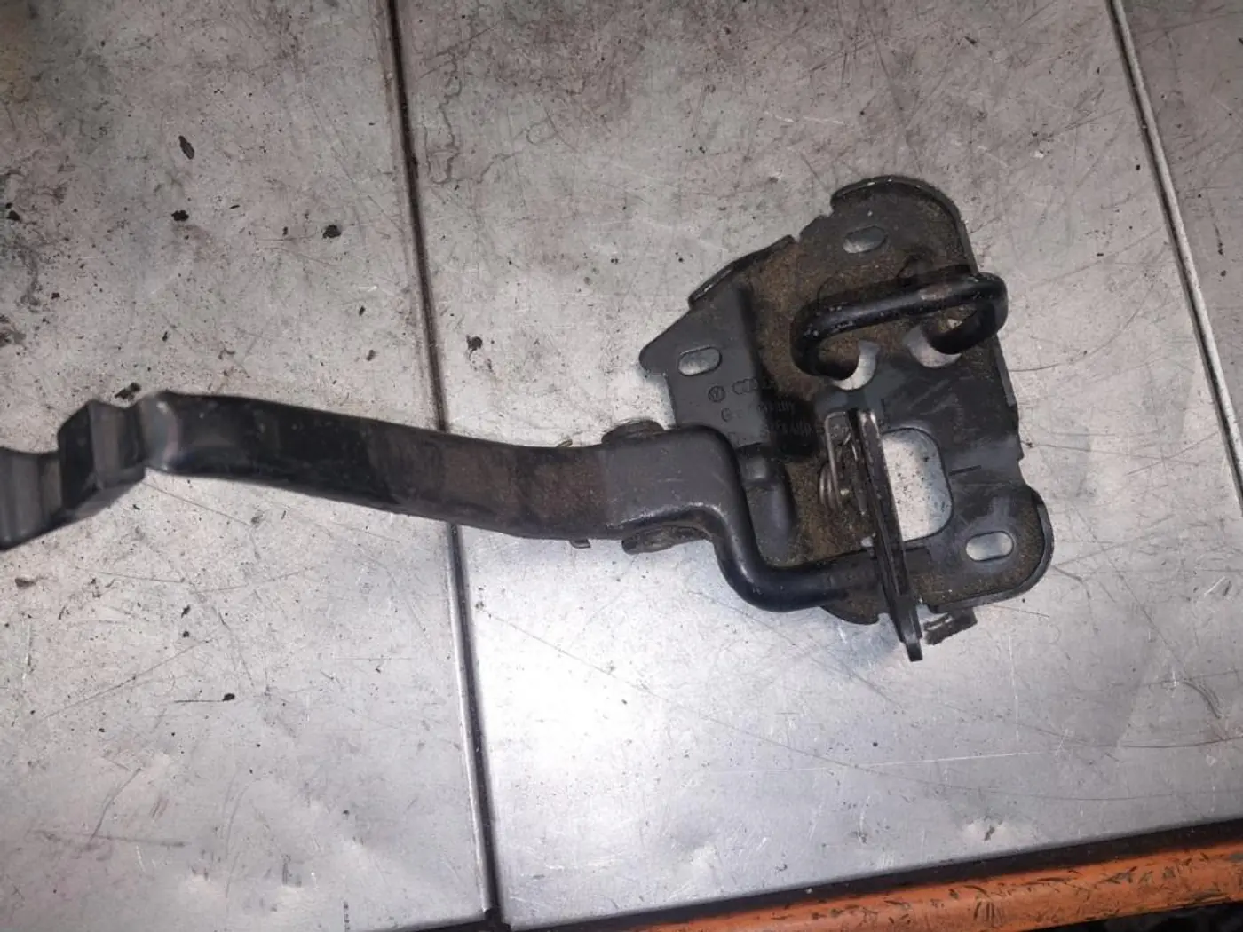 Замок капота к Audi A4 1997