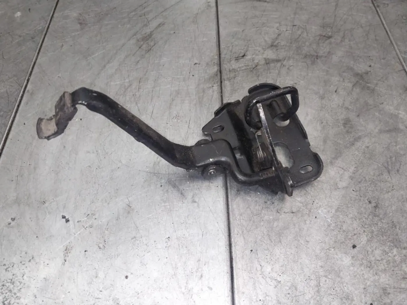Замок капота к Audi A4 1998