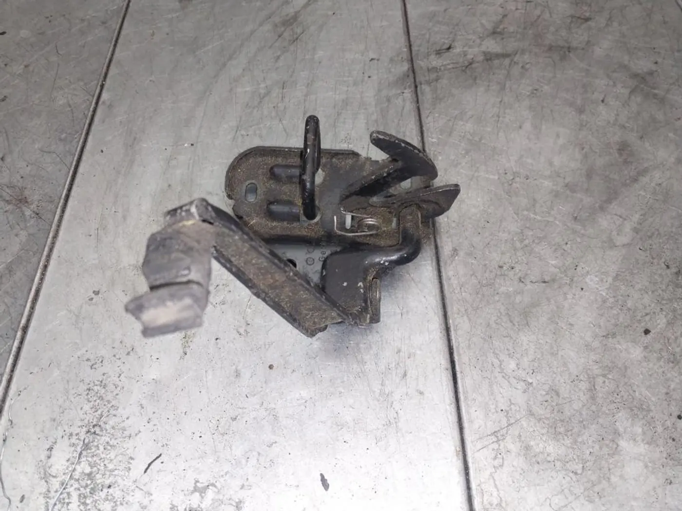 Замок капота к Audi A4 1999