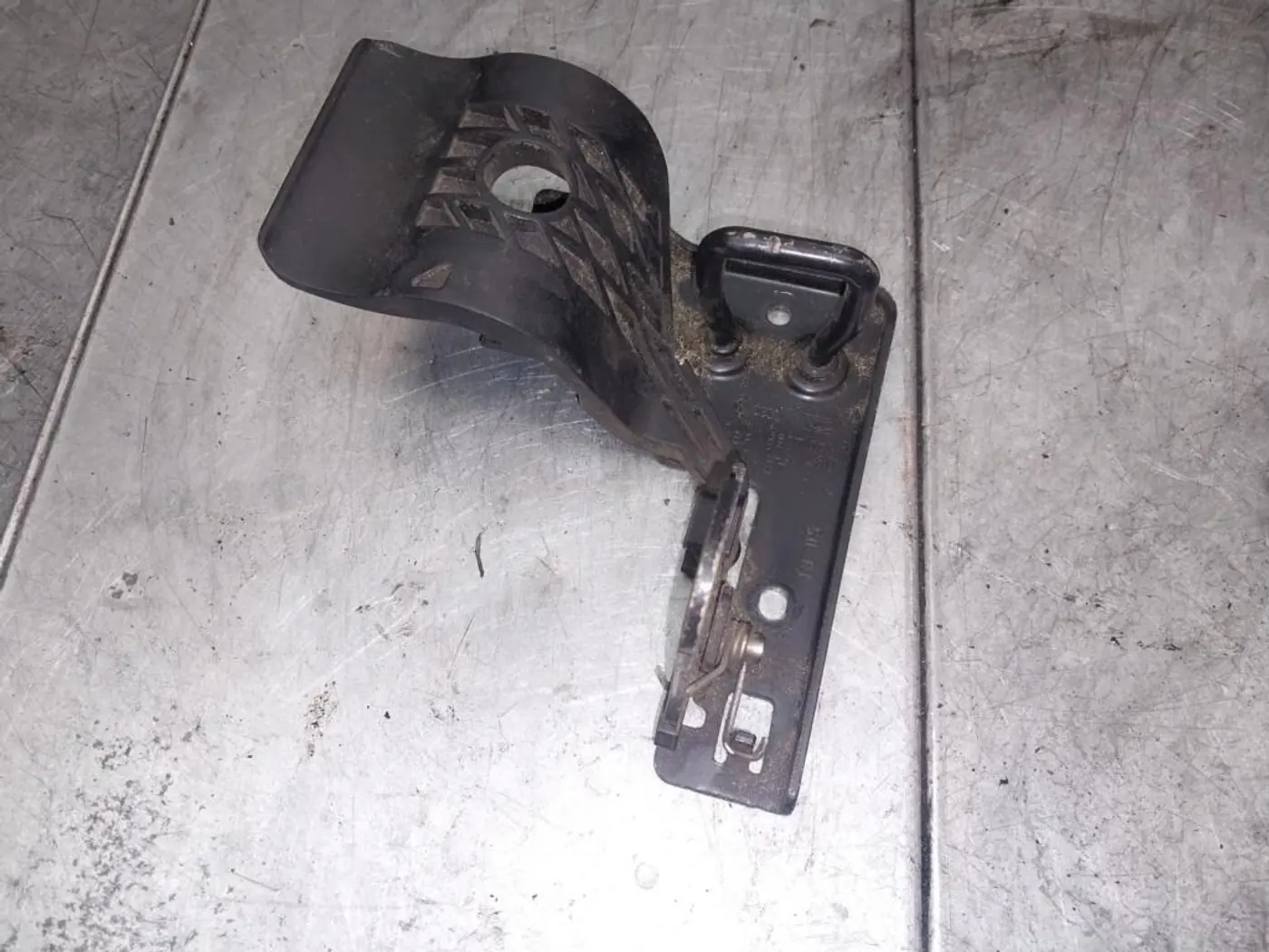 Замок капота к Audi A3 2005