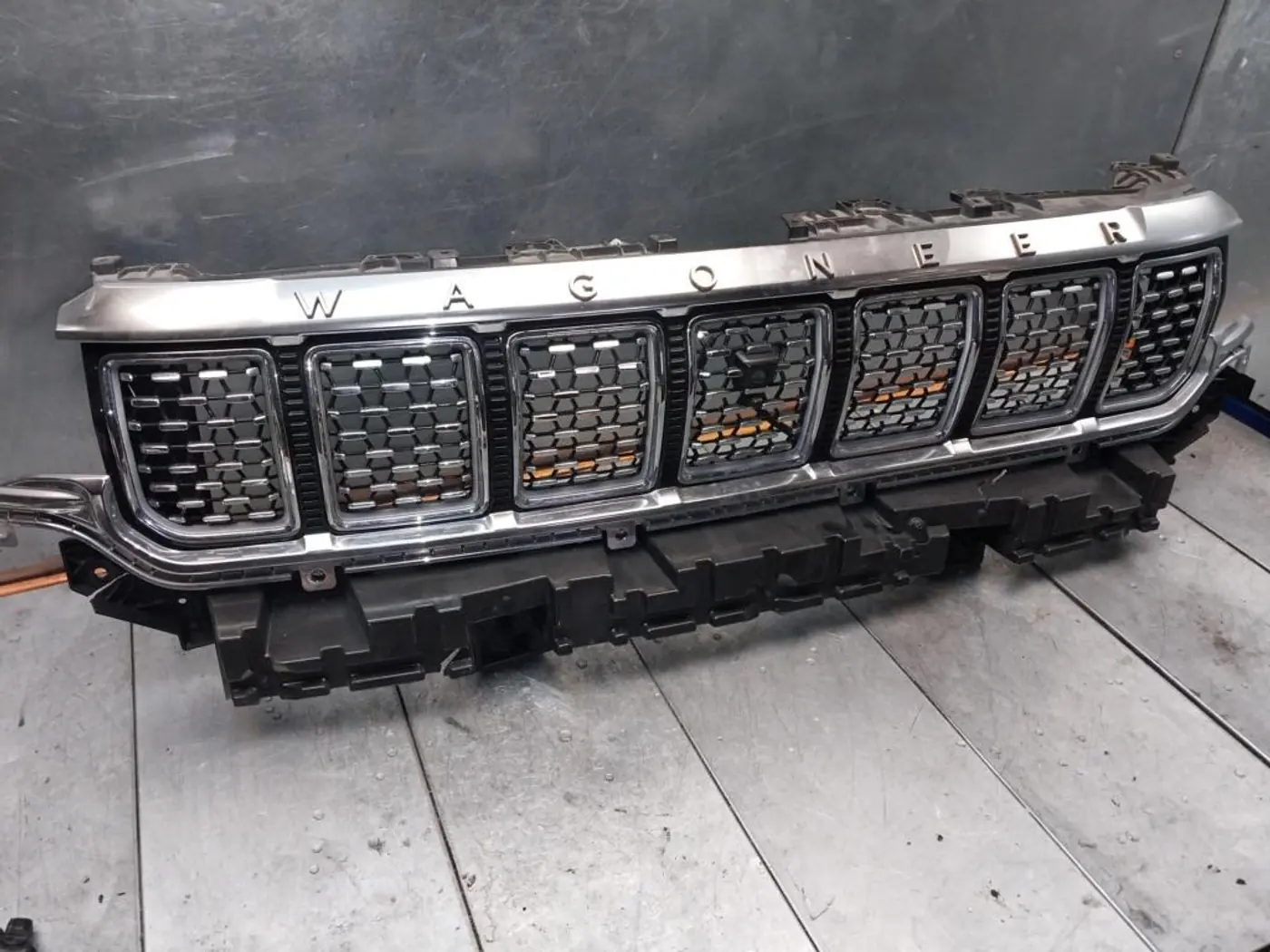 Решетка радиатора к Jeep Grand Wagoneer 2023