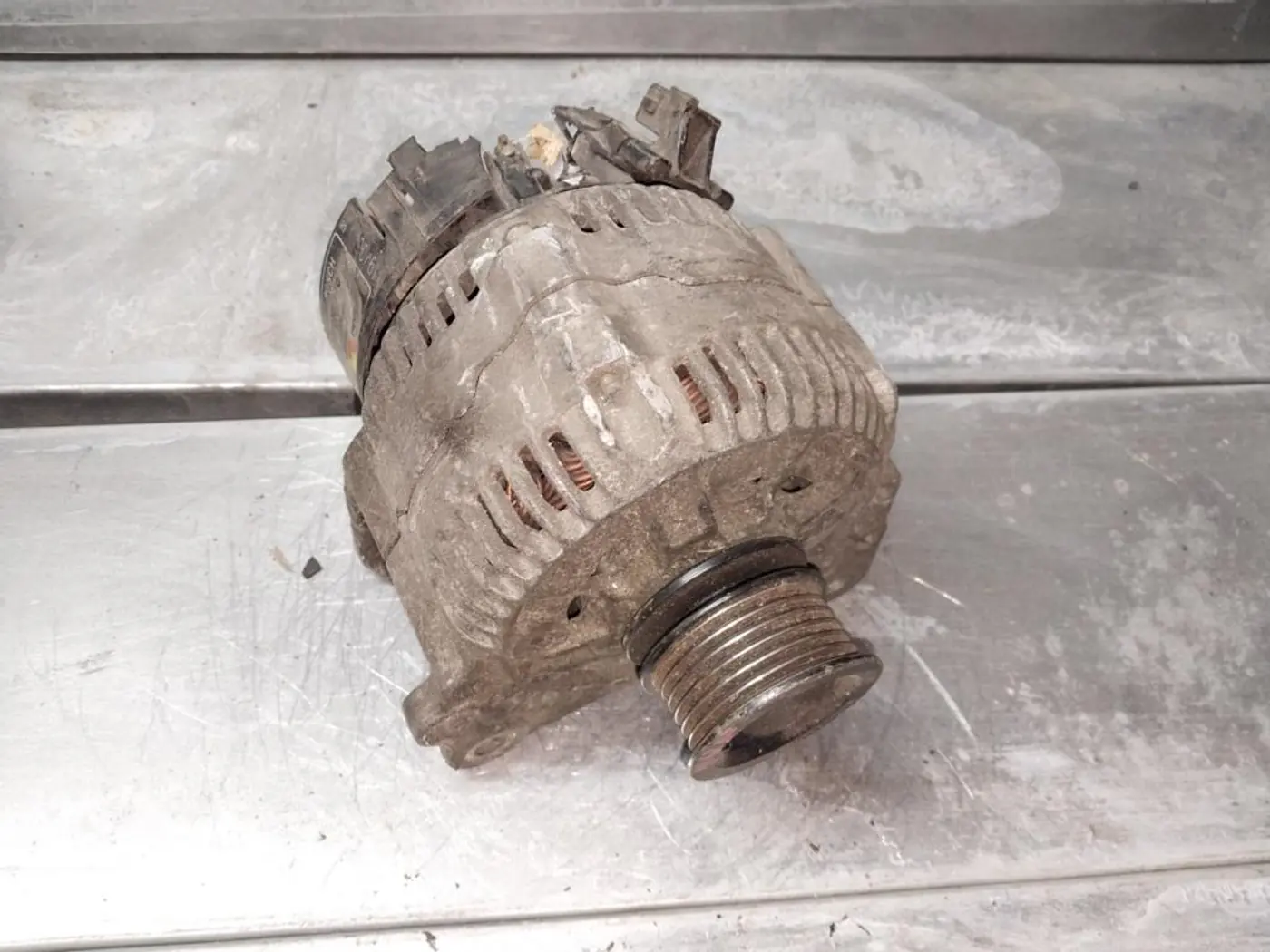 Генератор к Audi A6 1994