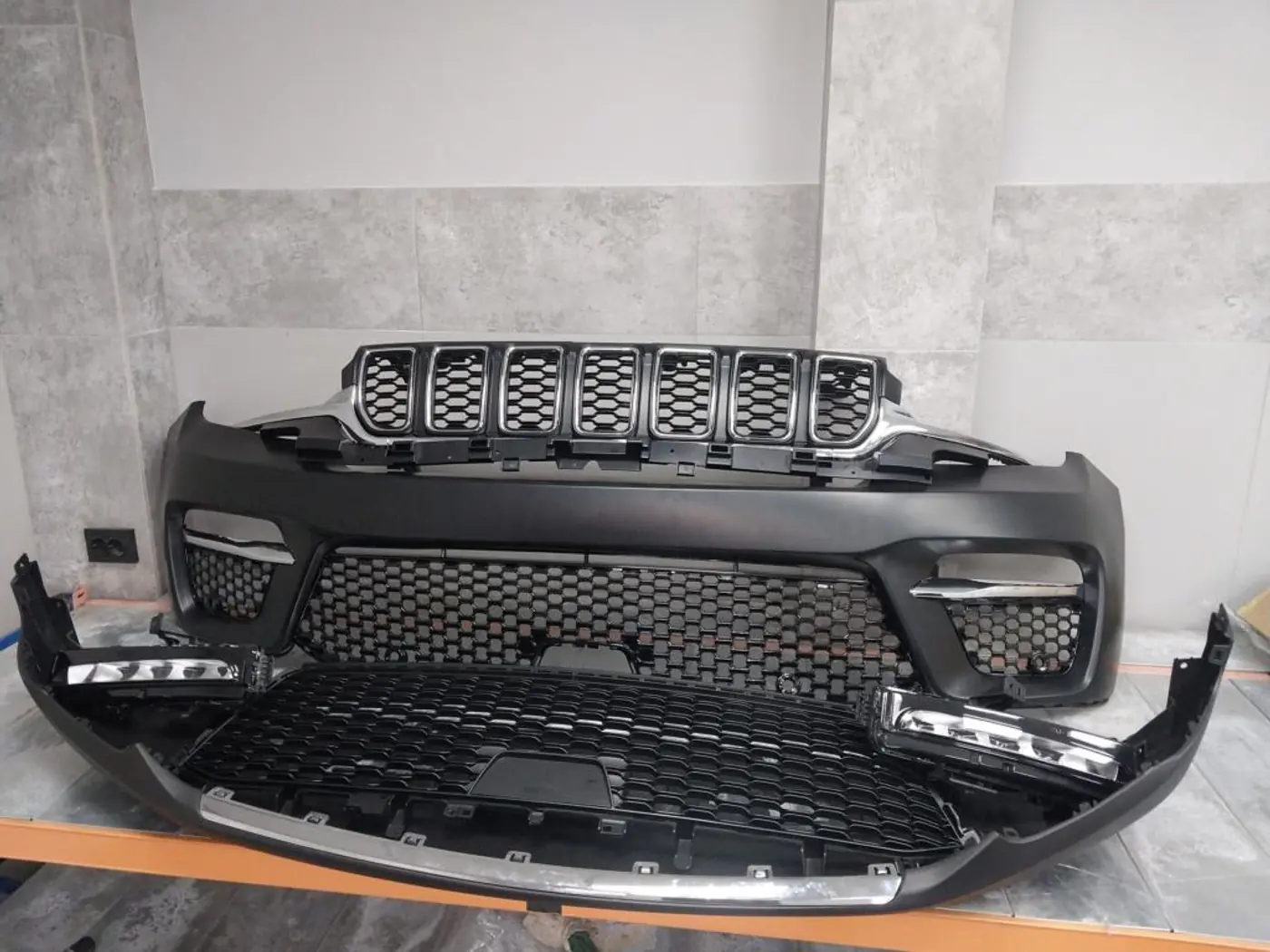 Заглушка (решетка) в бампер к Jeep Grand Cherokee 2023