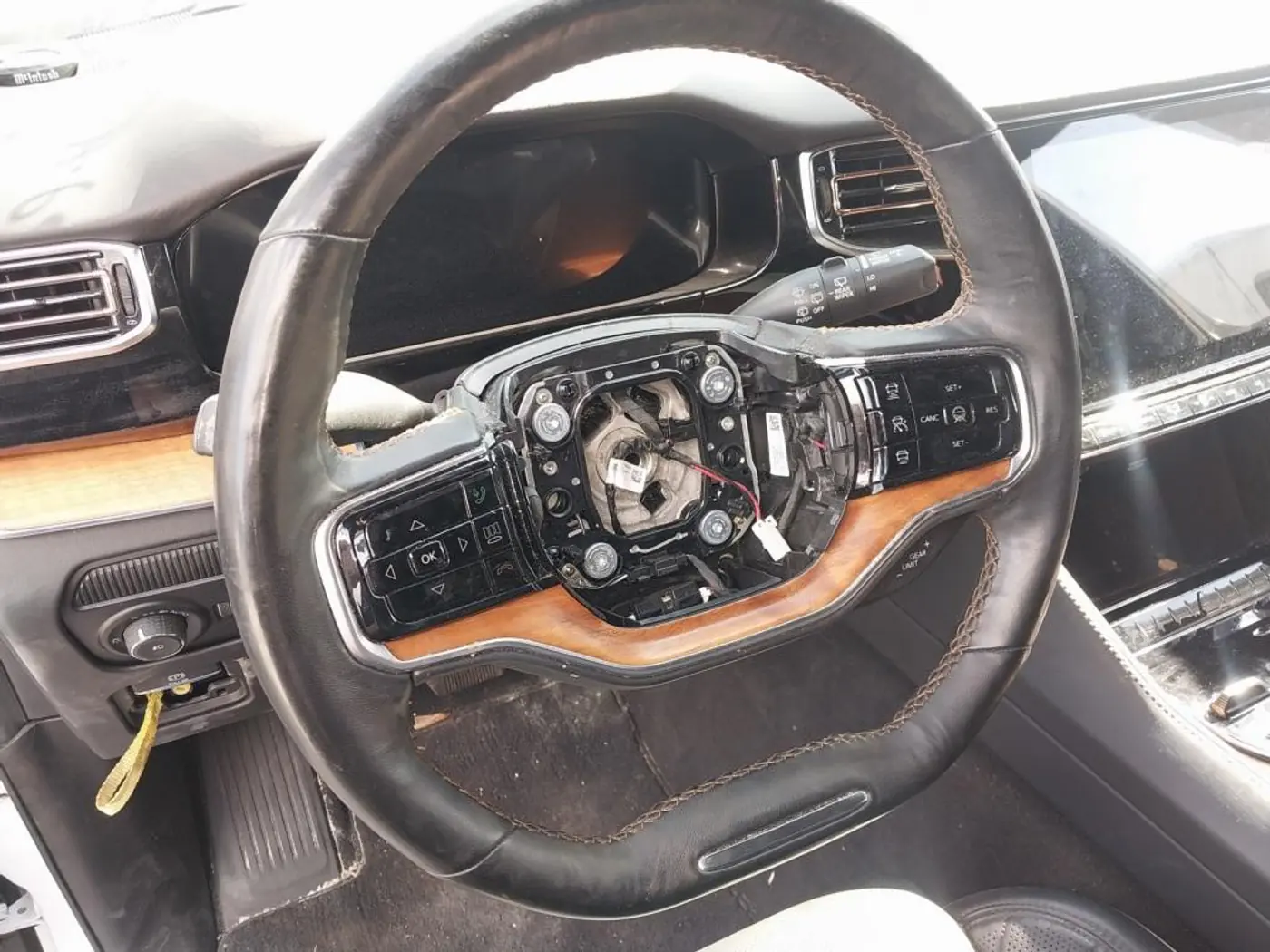 Руль к Jeep Grand Wagoneer 2022