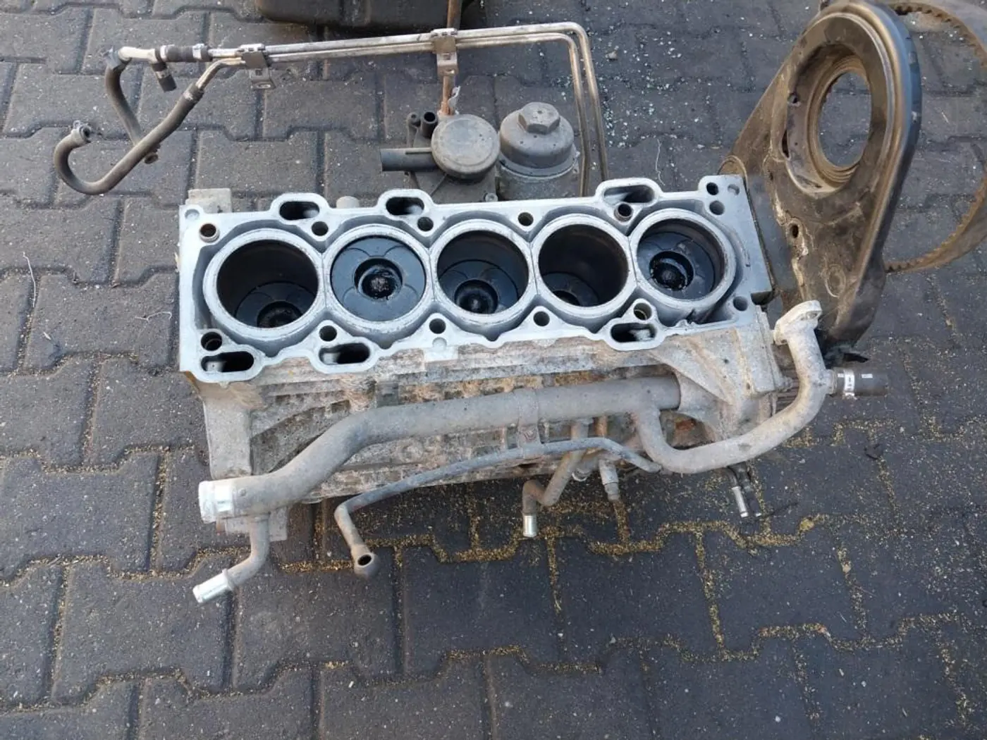 Блок цилиндров к Volvo V70 2003