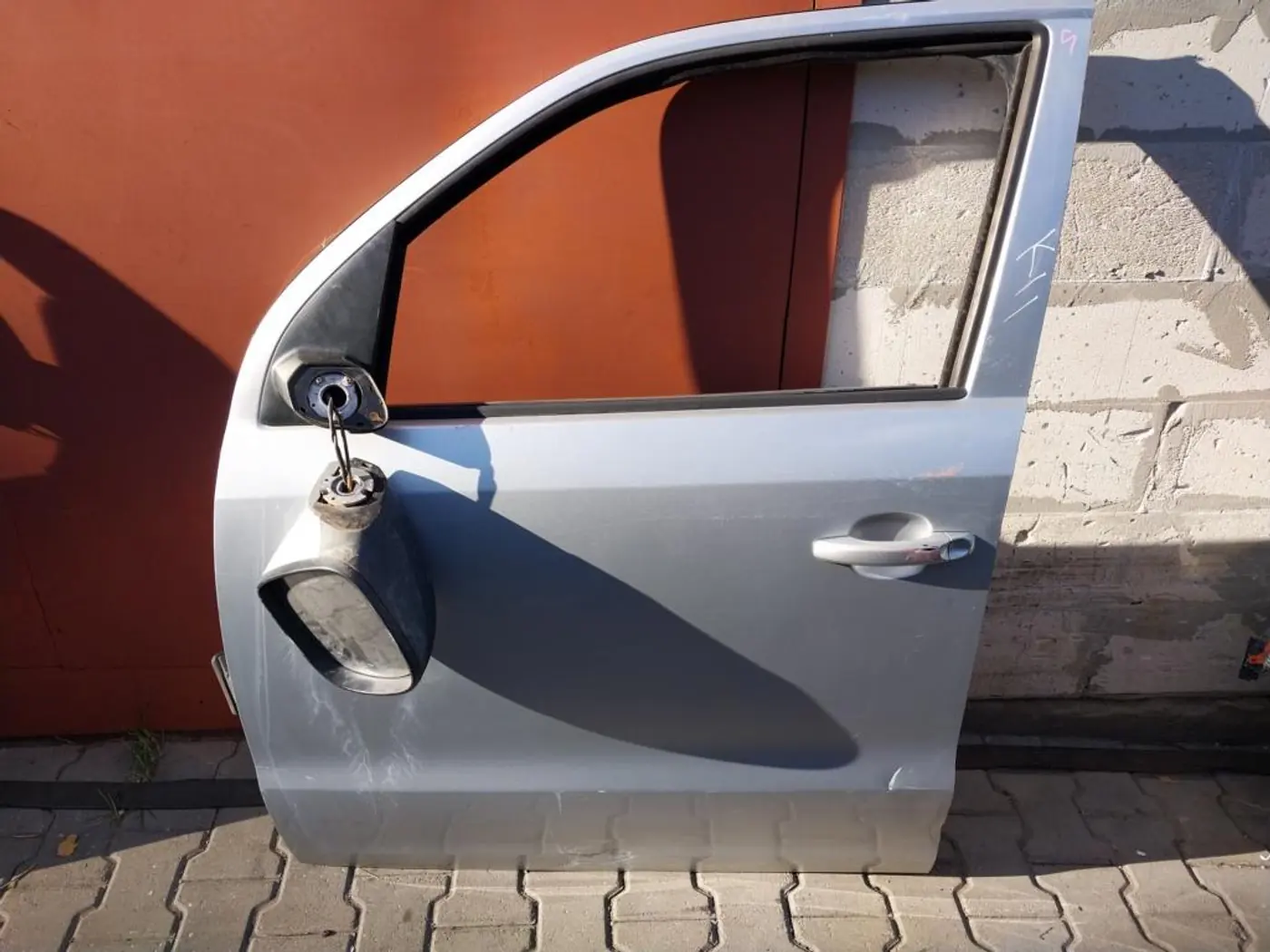 Дверь передняя левая к Volkswagen Amarok 2011