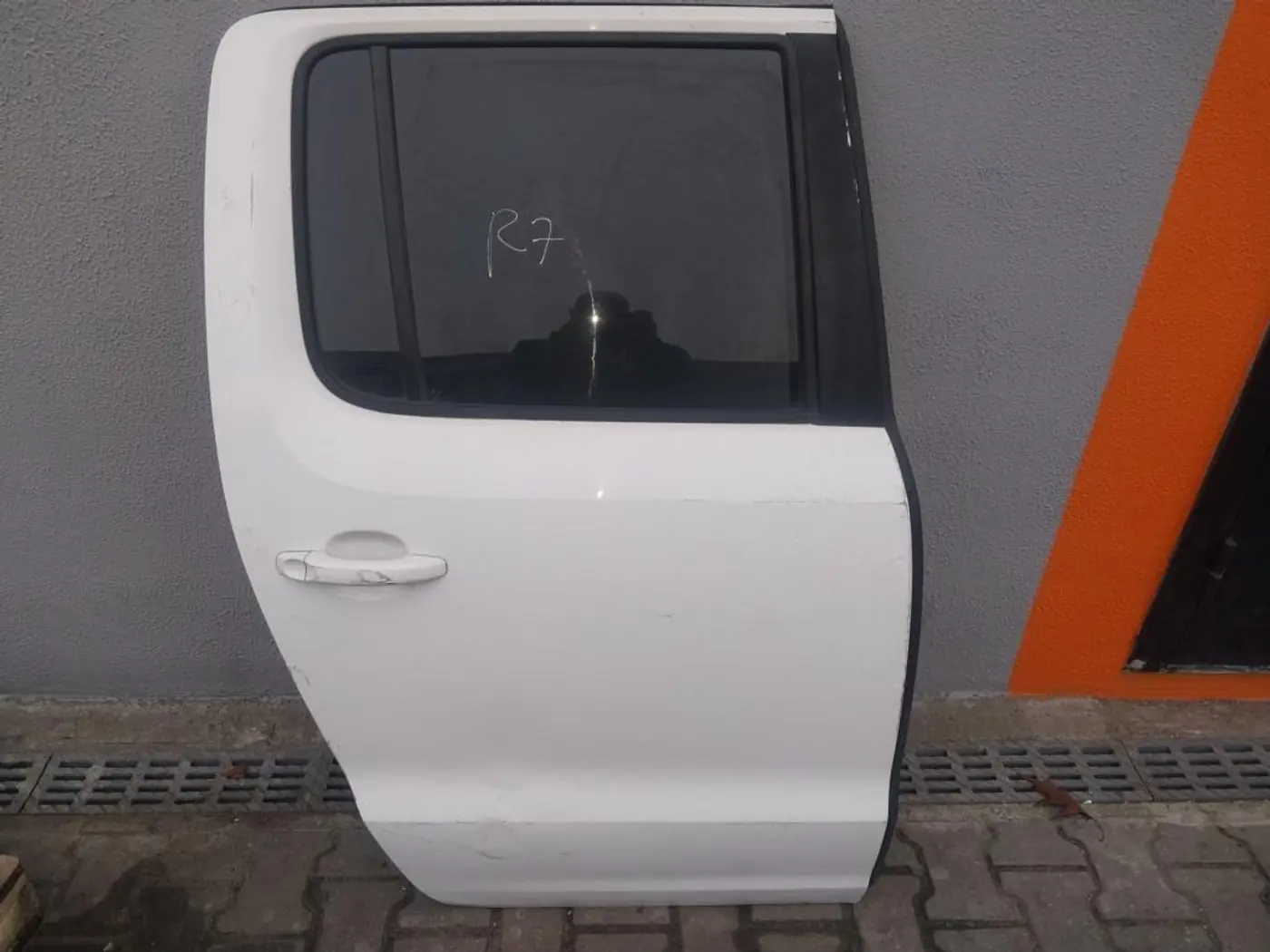 Дверь задняя правая к Volkswagen Amarok 2012