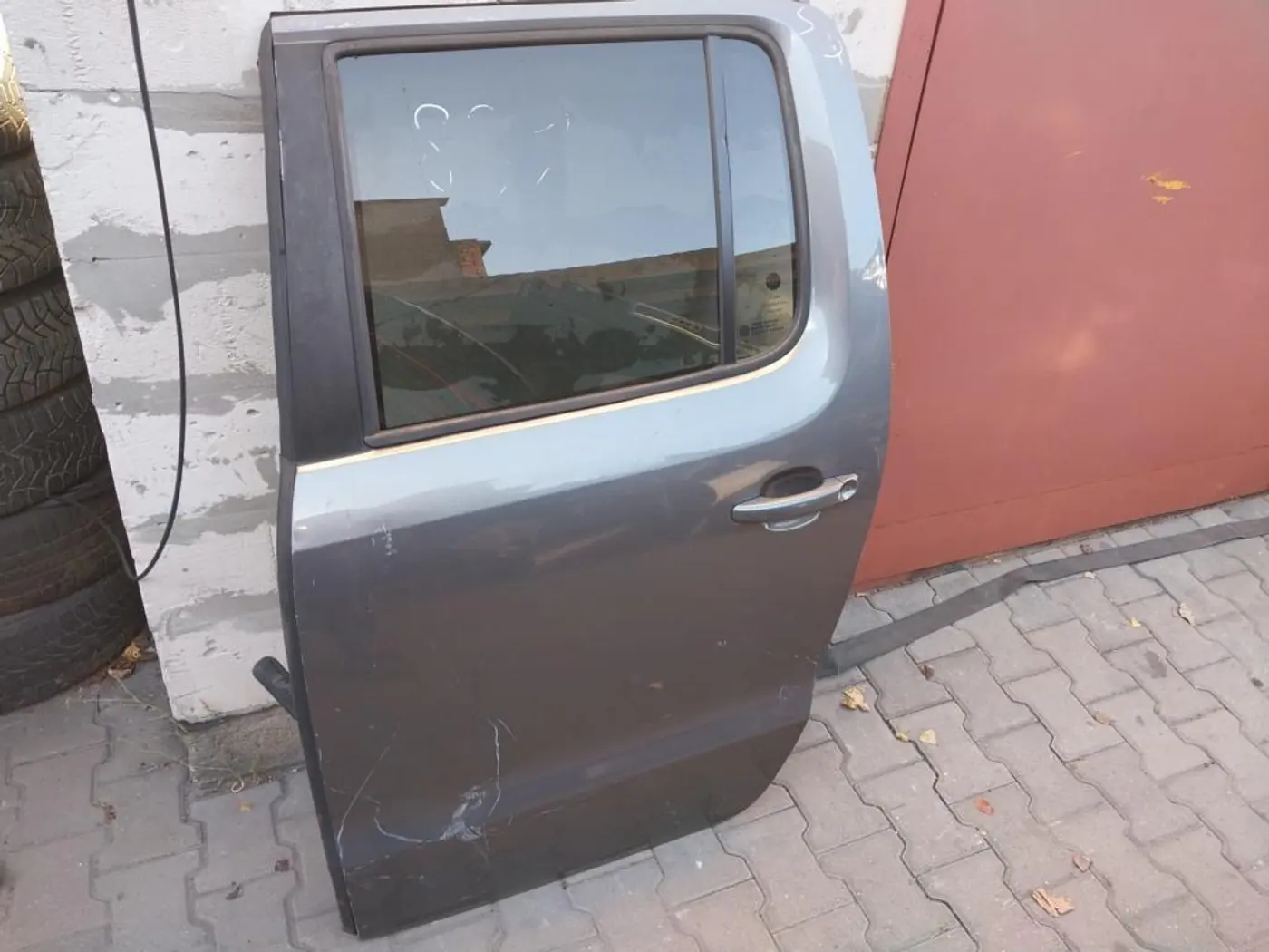 Дверь задняя левая к Volkswagen Amarok 2011