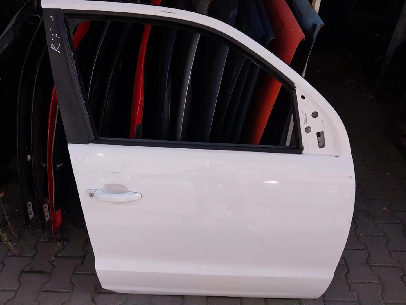 Дверь передняя правая к Volkswagen Amarok 2010