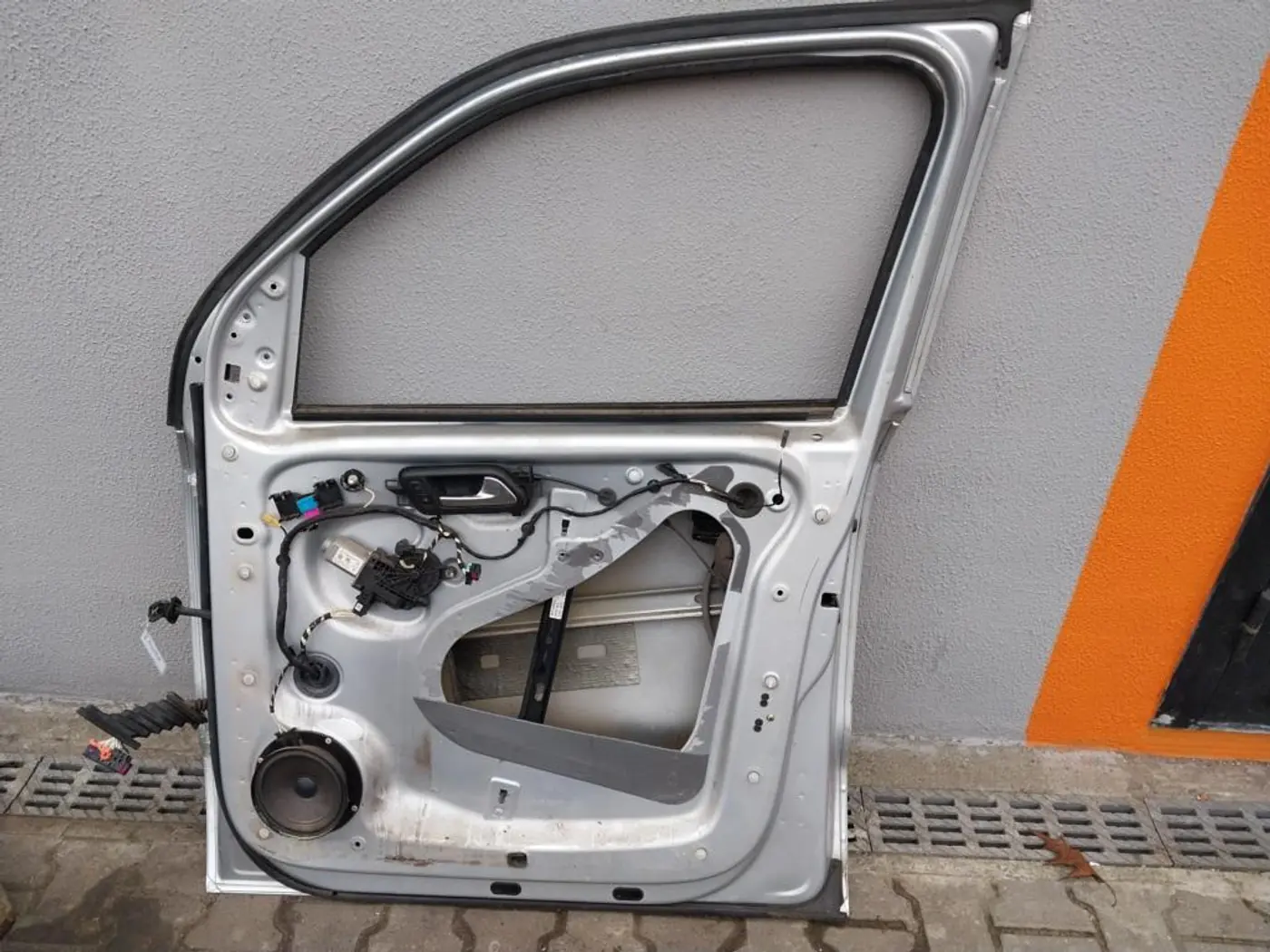 Дверь передняя правая к Volkswagen Amarok 2012