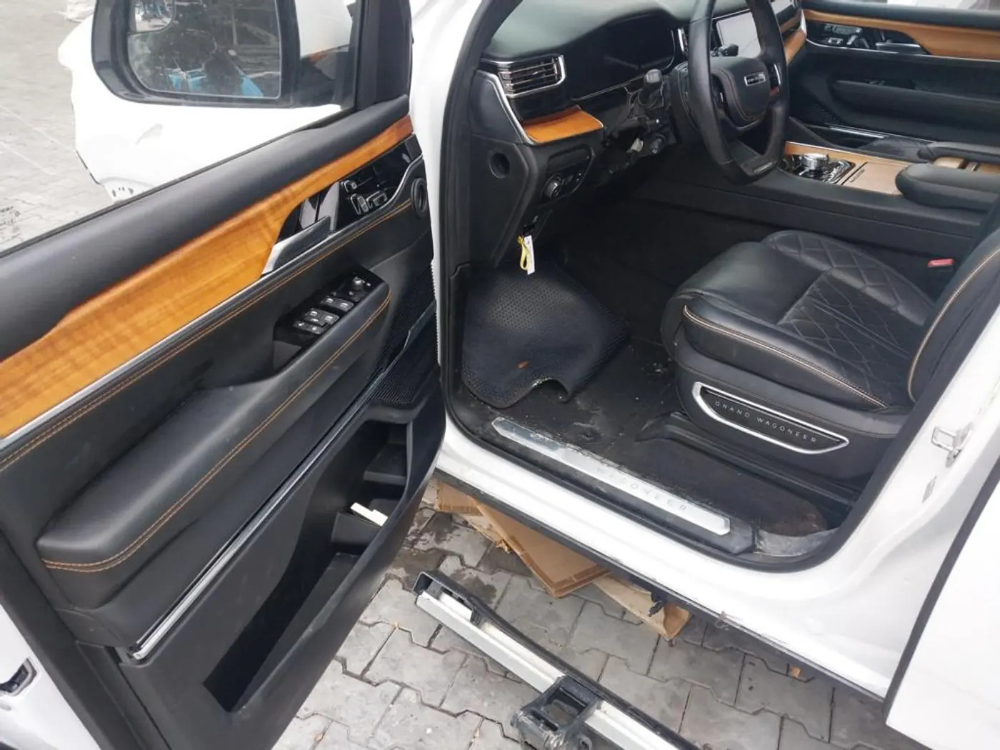 Салон (комплект сидений) к Jeep Grand Wagoneer 2022