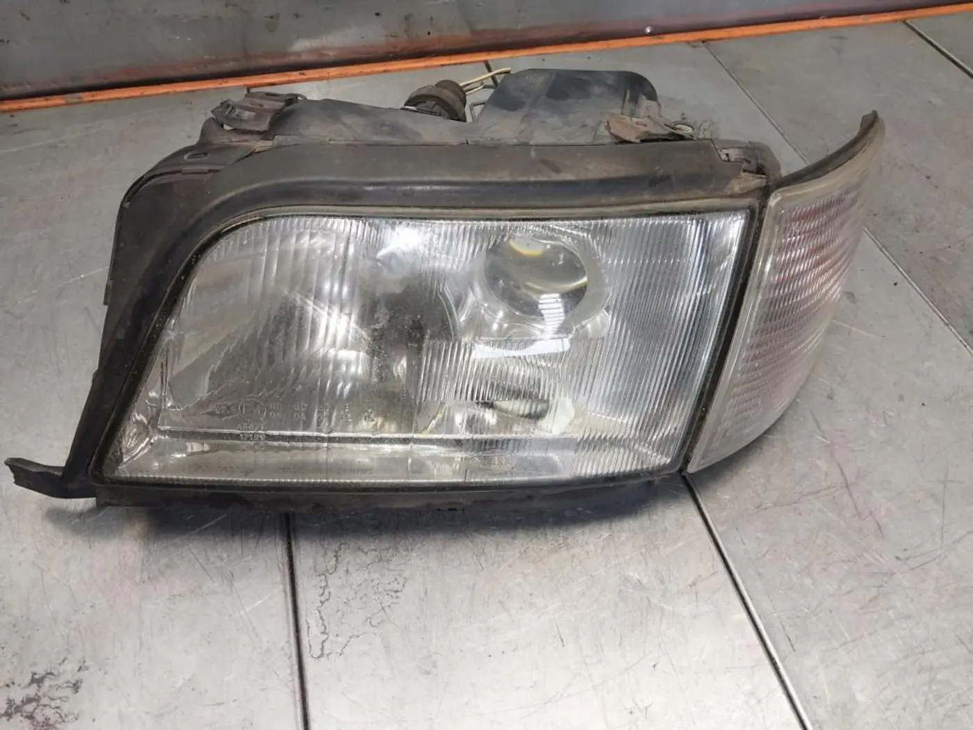 Фара левая к Audi A6 1995