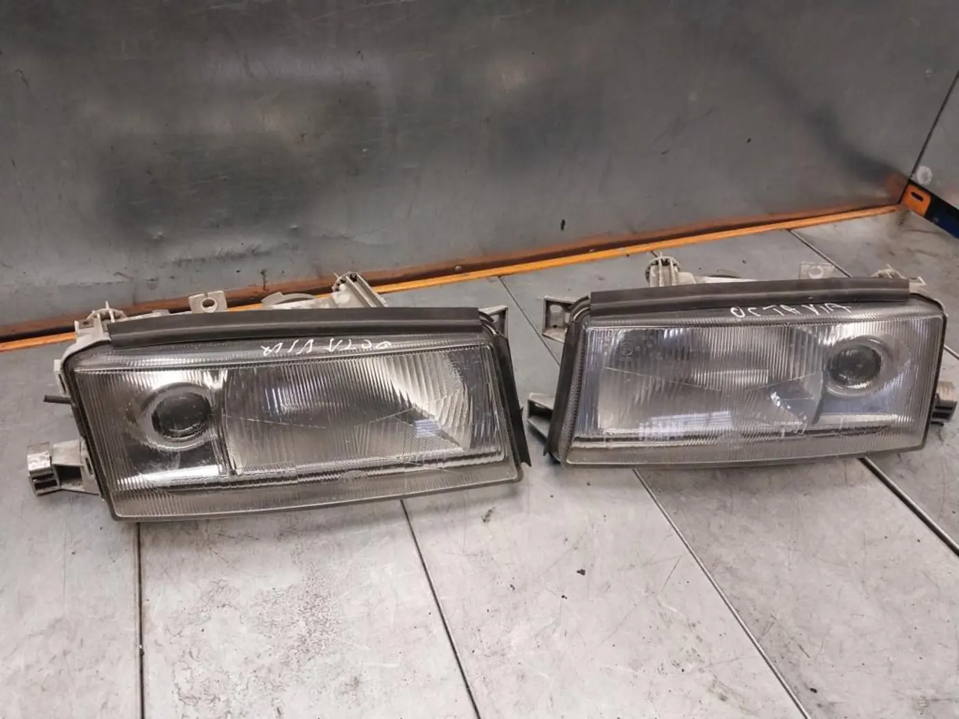 Фара правая к Skoda Octavia 1997