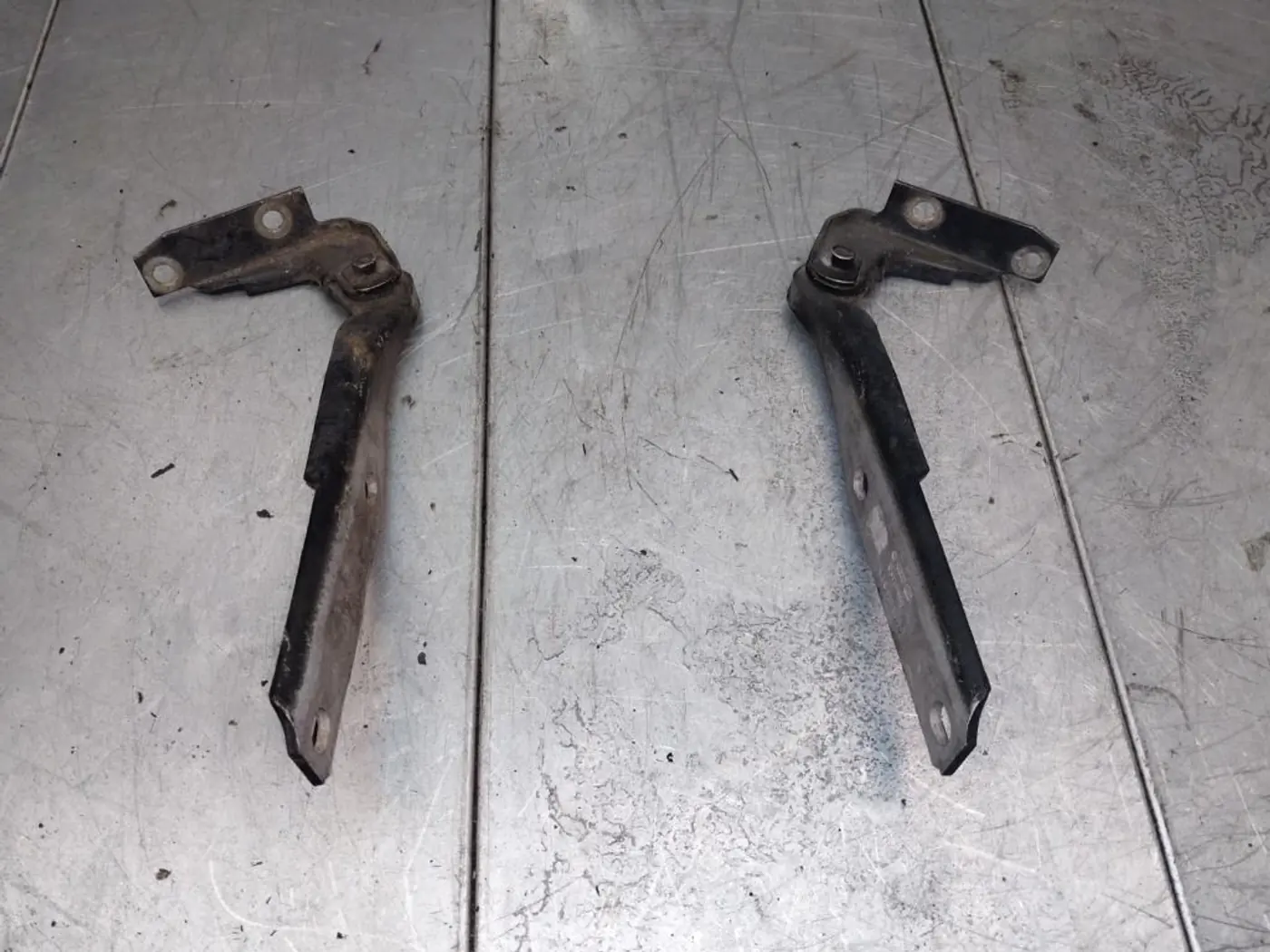 Петля капота к Audi A6 1998