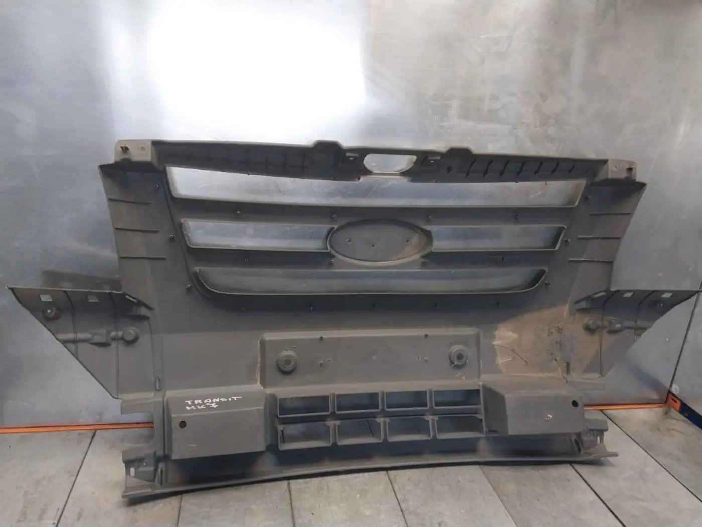 Решетка радиатора к Ford Transit 2010
