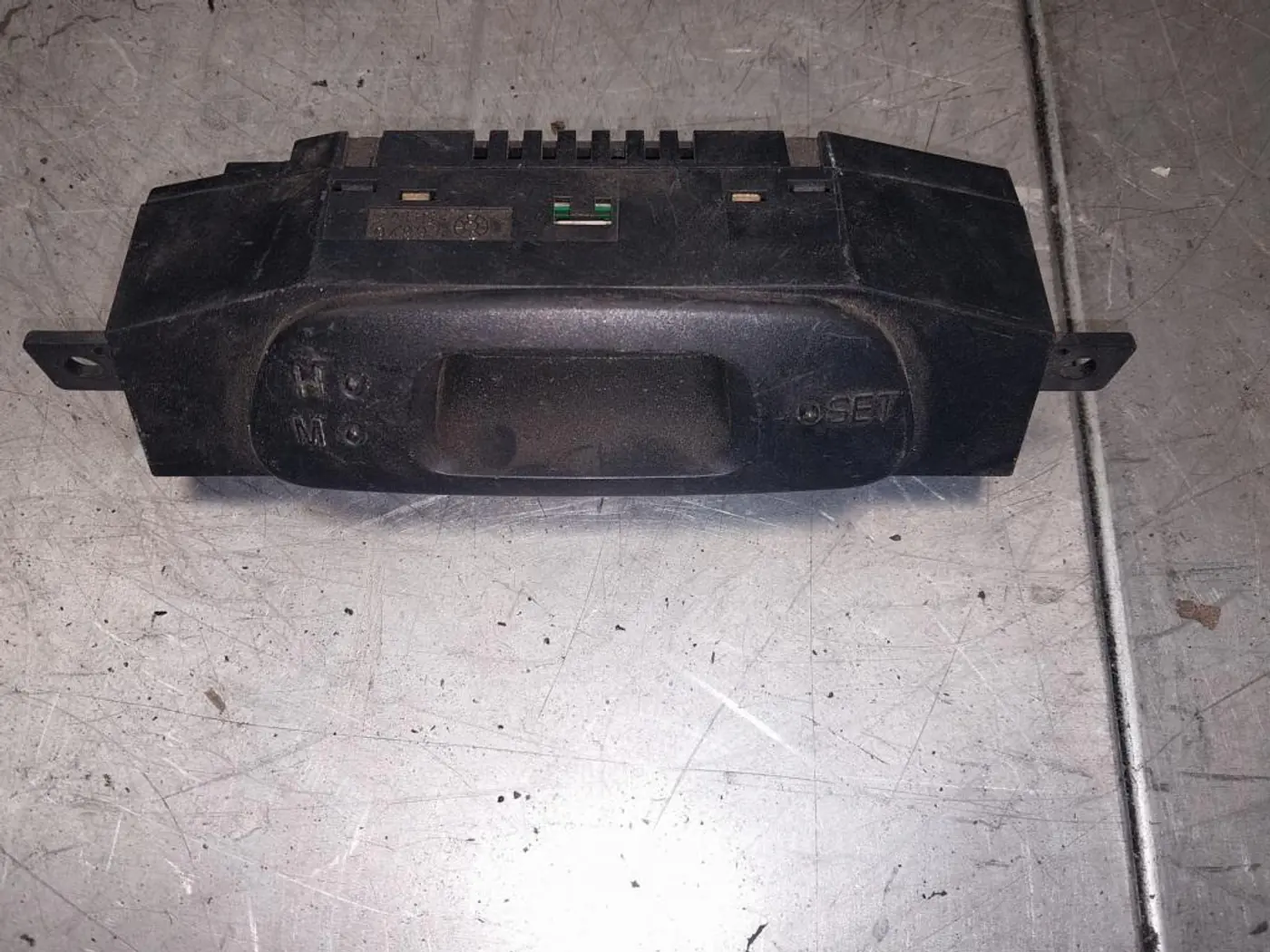 Часы к Mitsubishi Carisma 1996