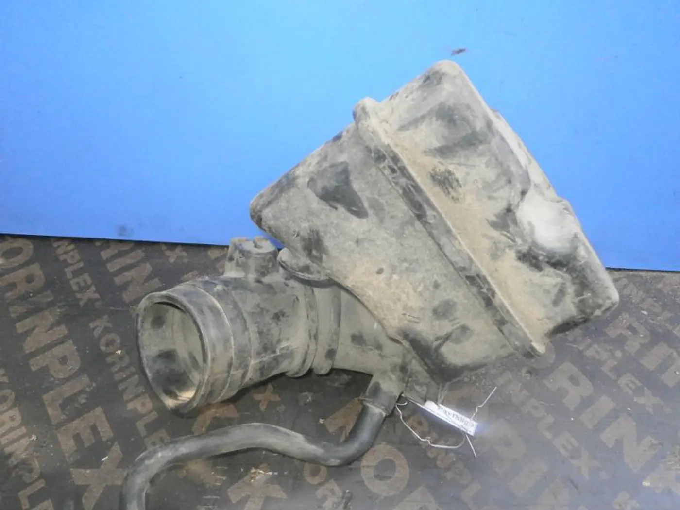 Патрубок воздушного фильтра к Mazda 626 1996