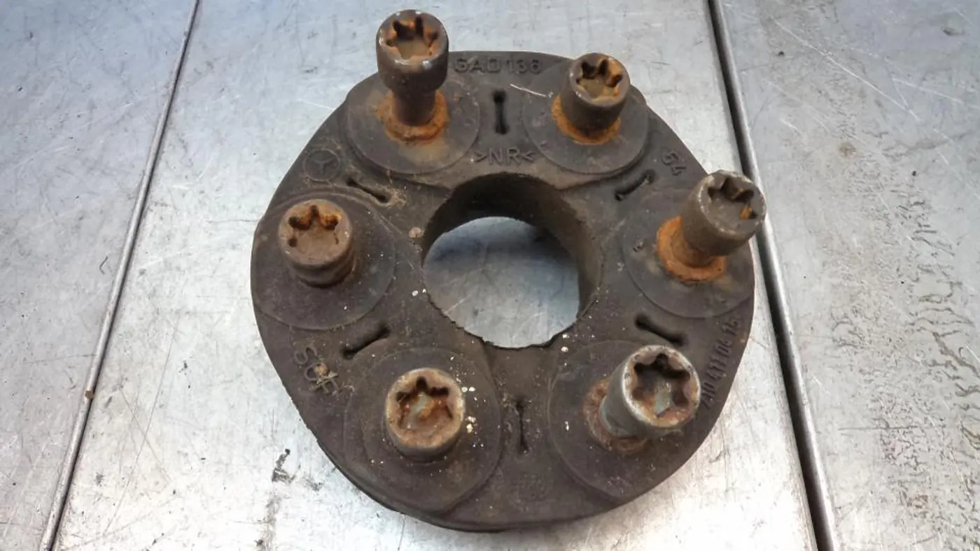 Муфта кардана к Mercedes-Benz E-klasse 2000