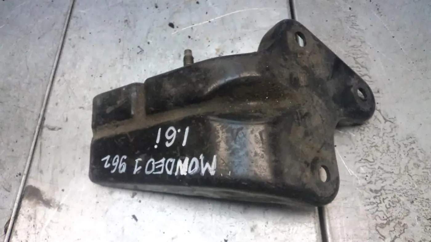 Кронштейн двигателя к Ford Mondeo 1996