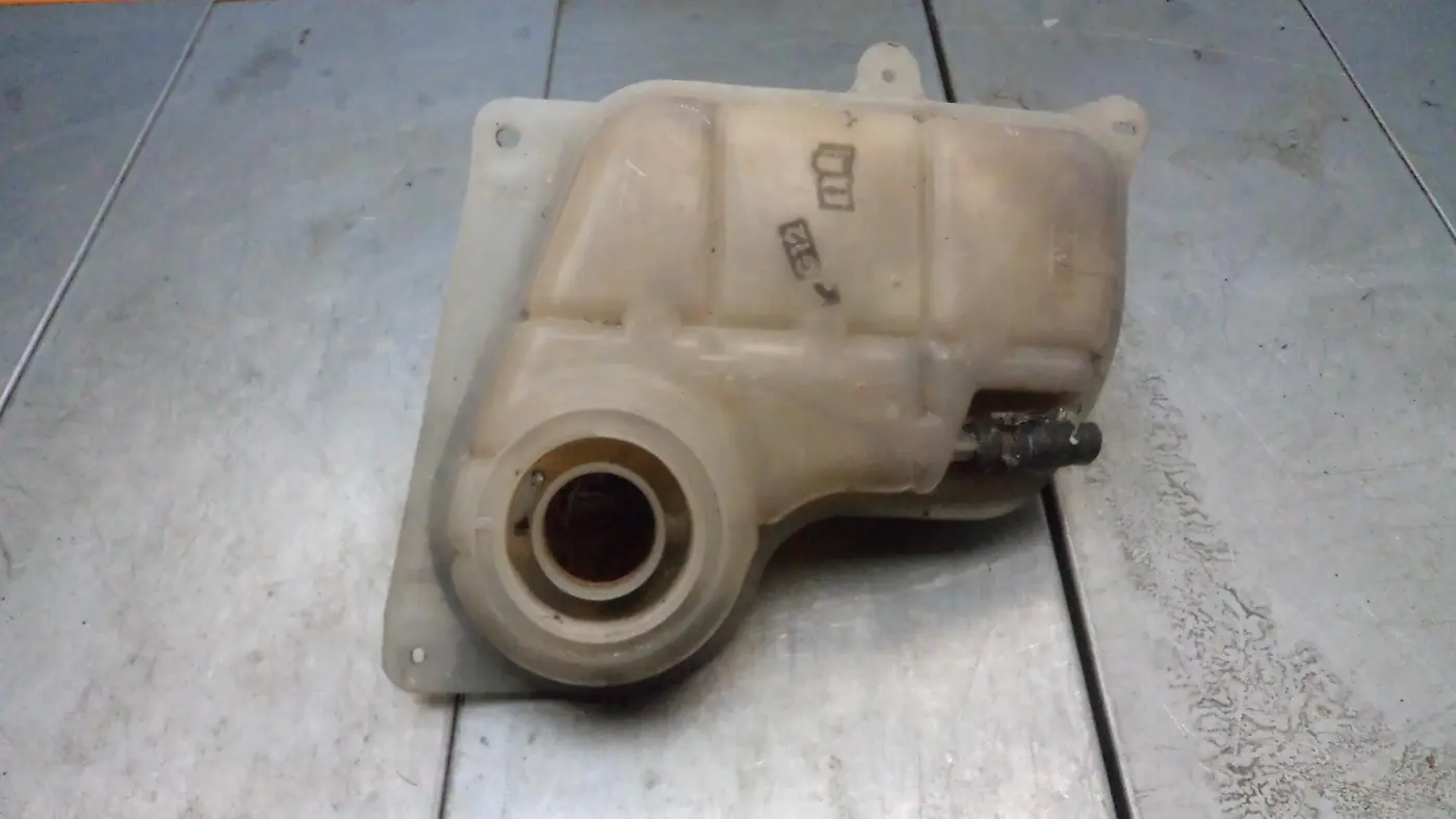 Бачок расширительный к Audi A6 1998
