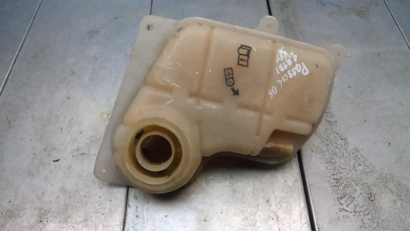 Бачок расширительный к Audi A4 1997