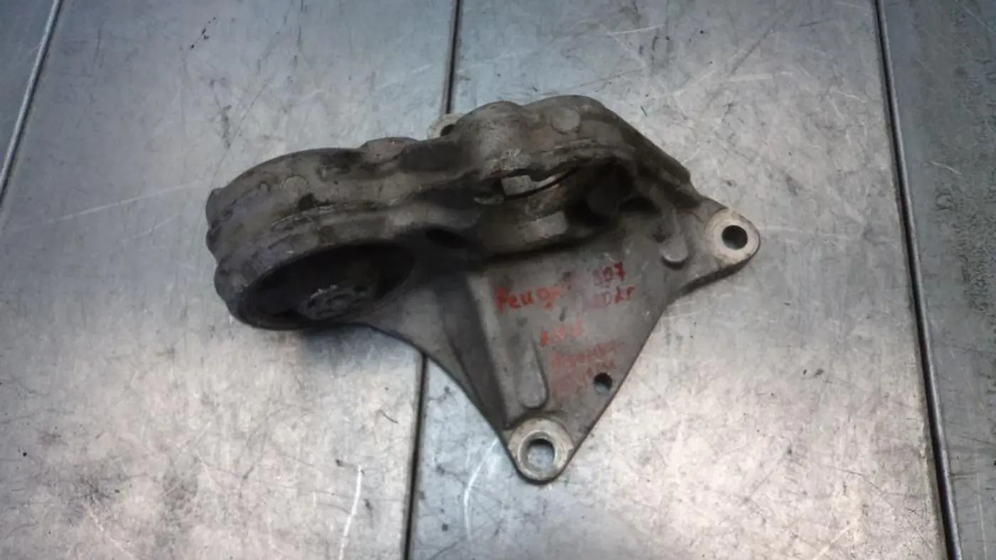 Кронштейн КПП к Peugeot 307 2002