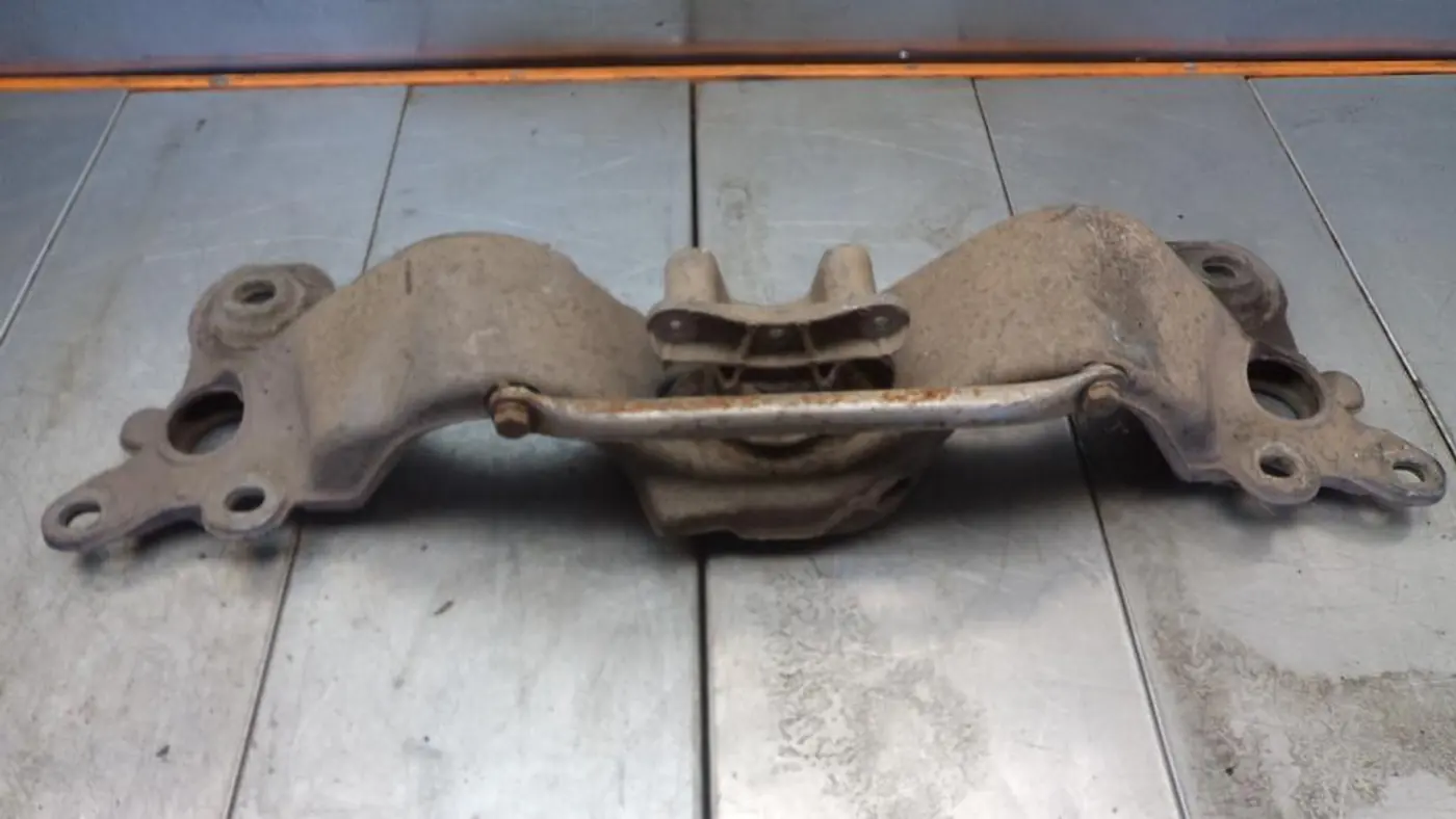 Кронштейн КПП к SEAT Exeo 2009