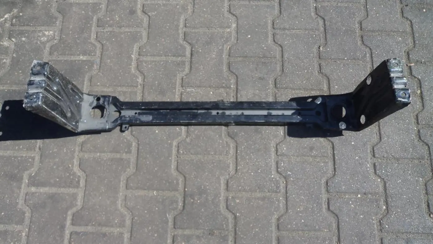Передняя панель крепления облицовки (телевизор) к Chrysler 300C 2014