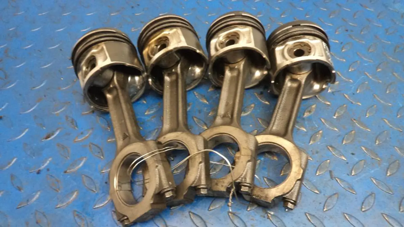 Поршень к Alfa Romeo 147 2000