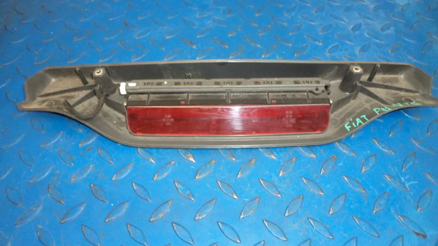 Стоп-сигнал к Fiat Punto 2003