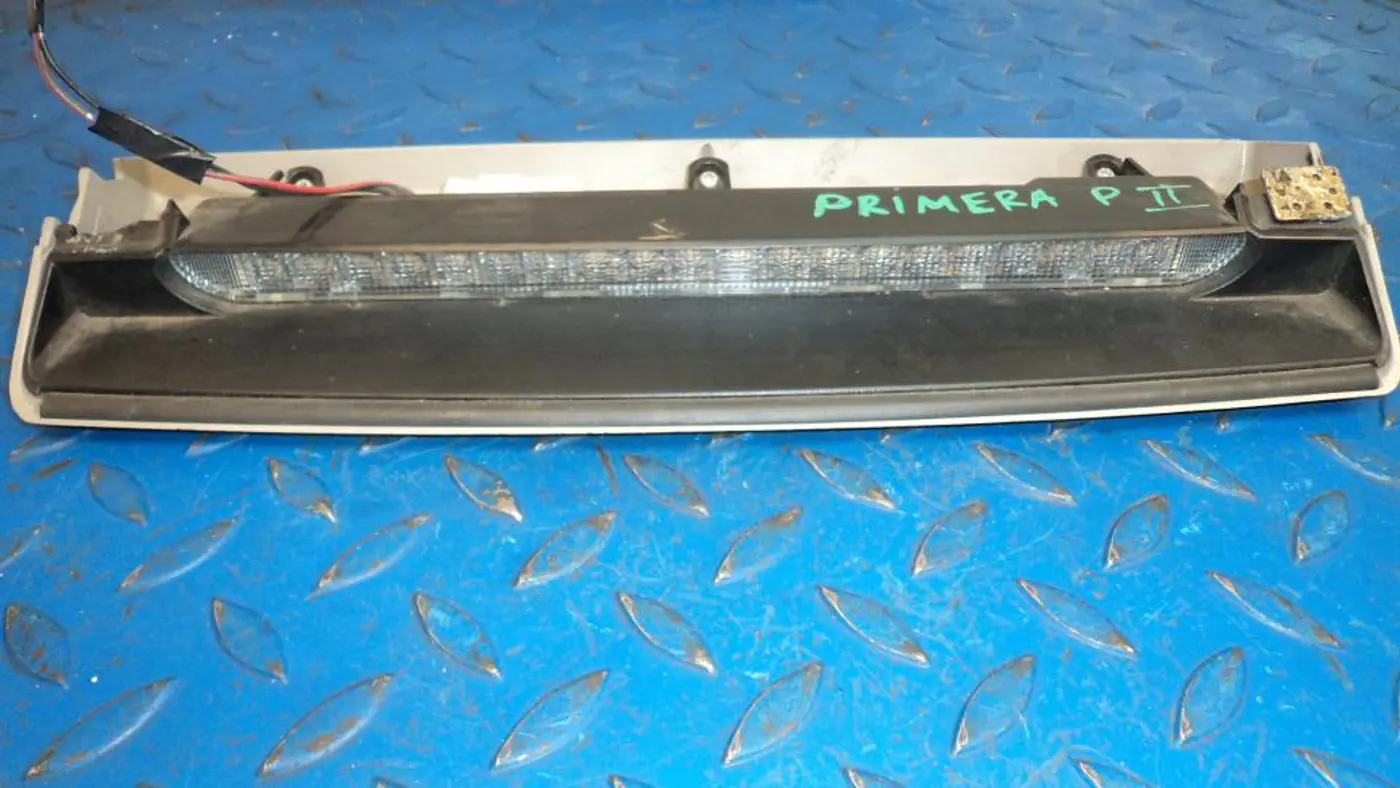 Стоп-сигнал к Nissan Primera 1998