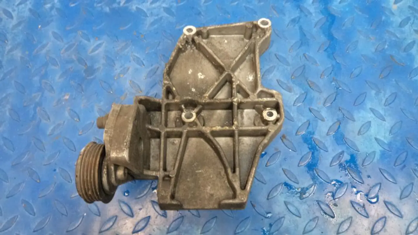 Кронштейн двигателя к Audi A4 1996