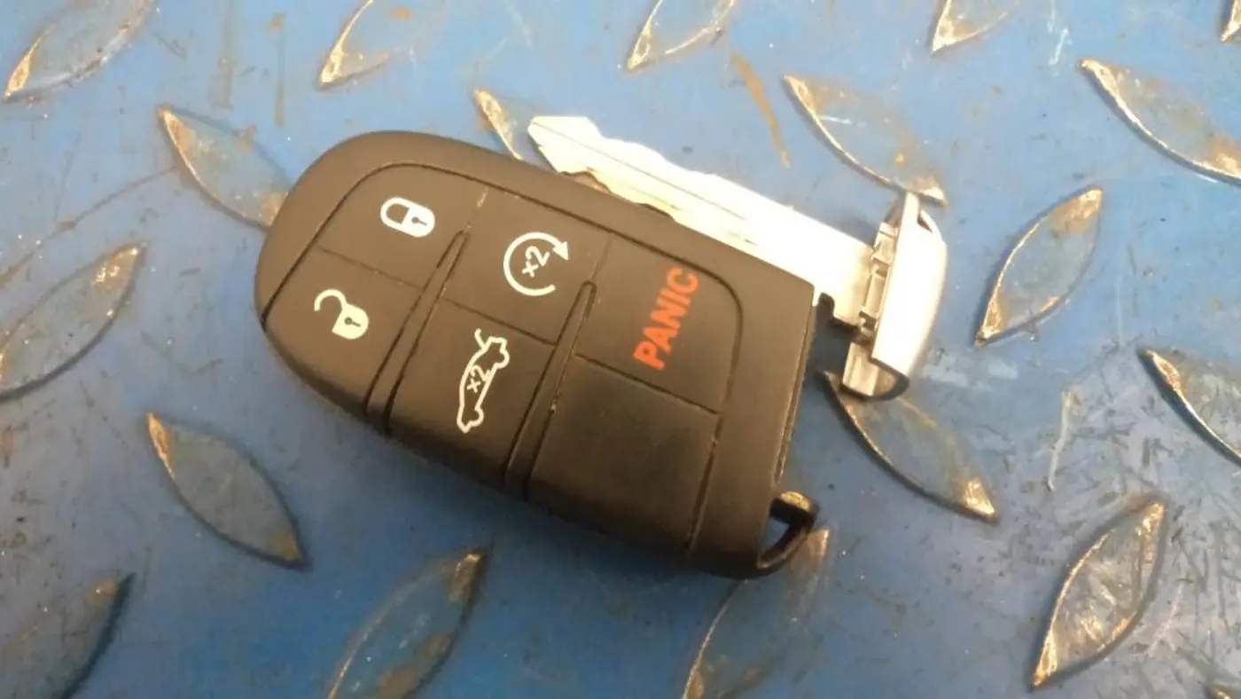 Ключ к Dodge Challenger 2020