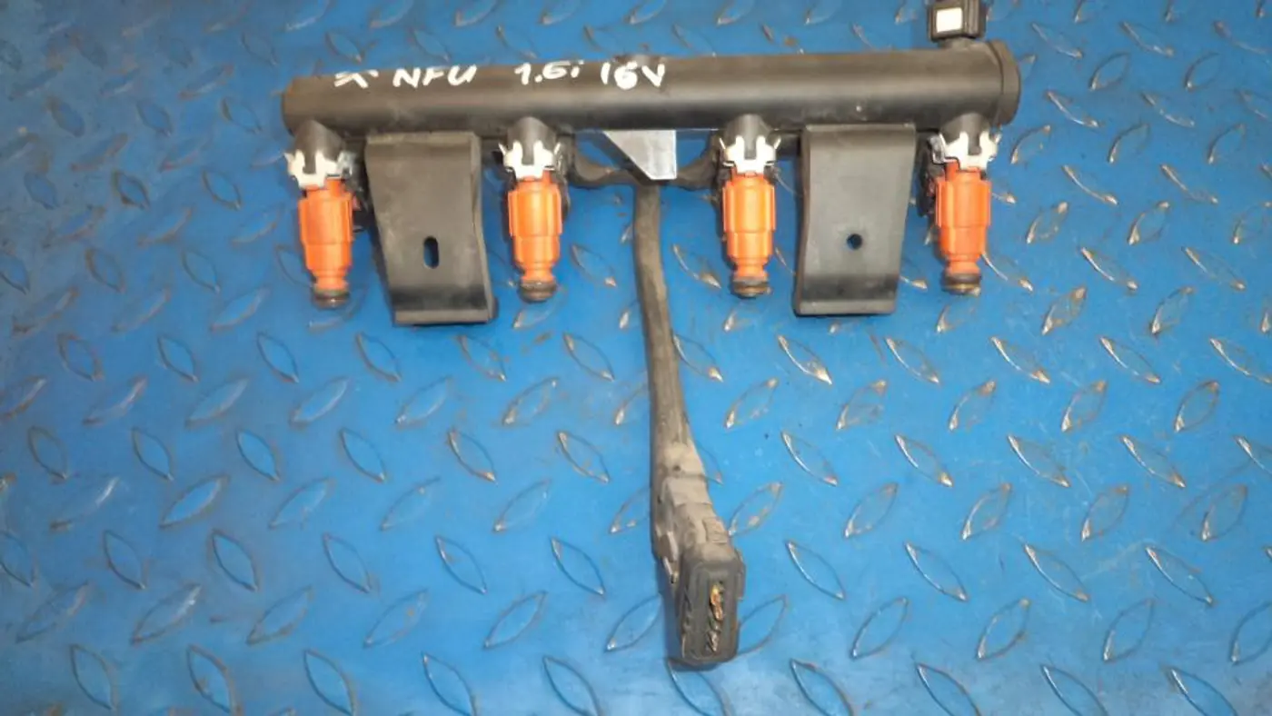 Форсунка к Peugeot 206 2005