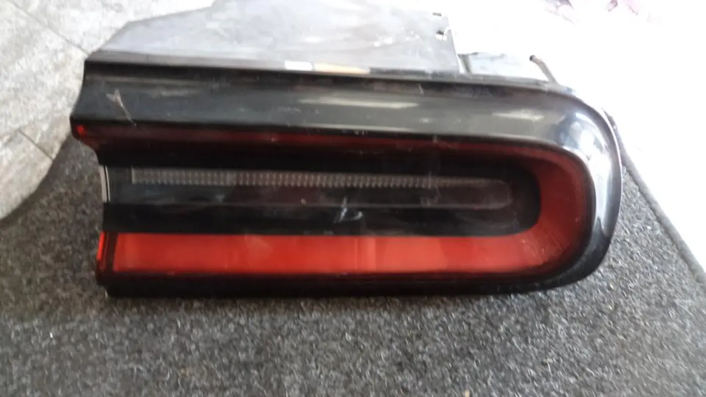 Фонарь задний правый к Dodge Challenger 2015